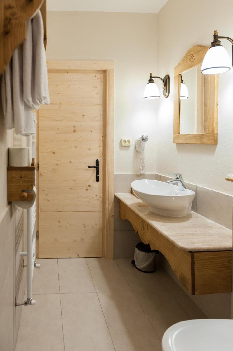 Deluxe Double or Twin Room with Balcony photo 1