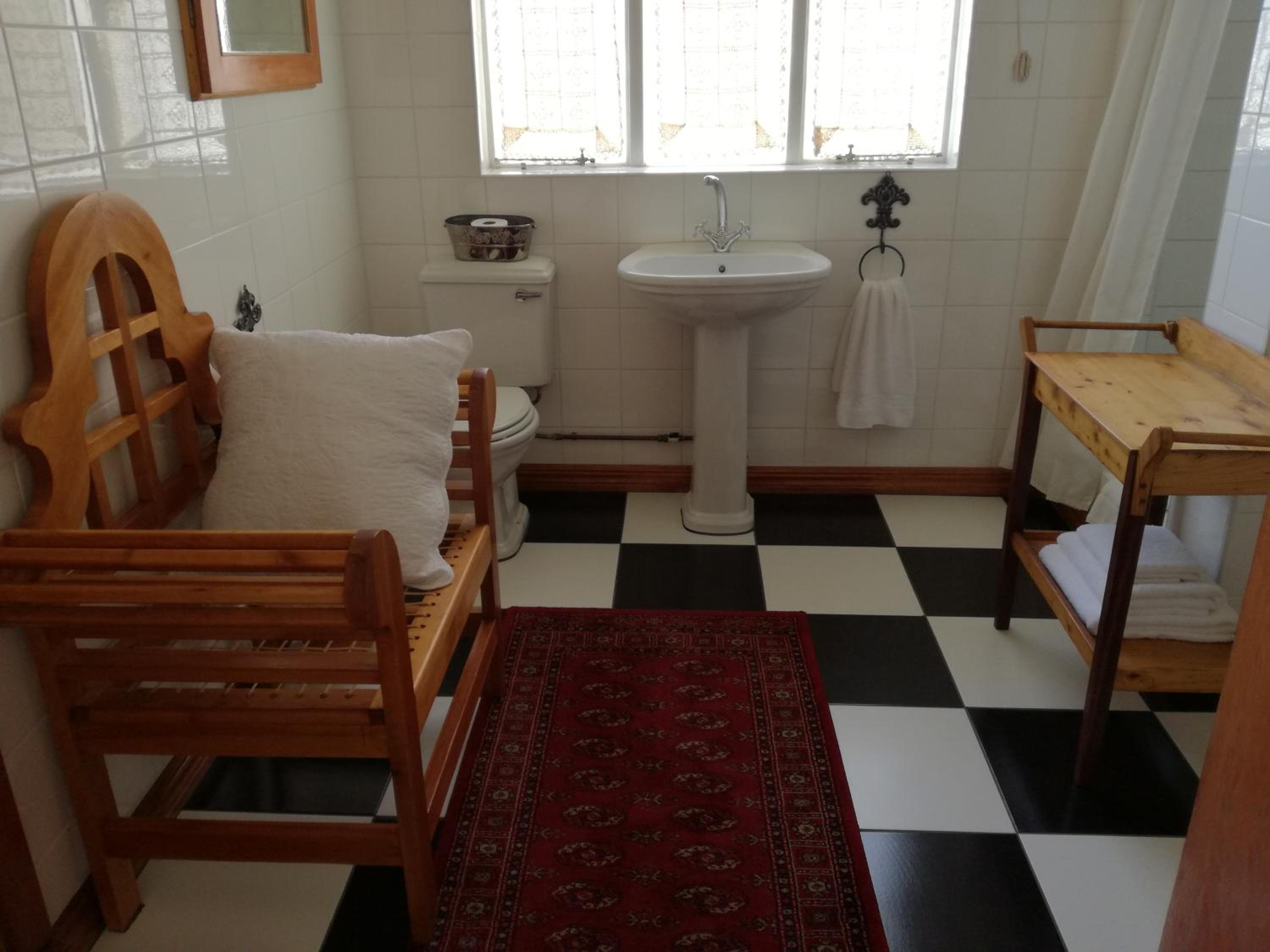 Double Room with Private Bathroom - Photo 4