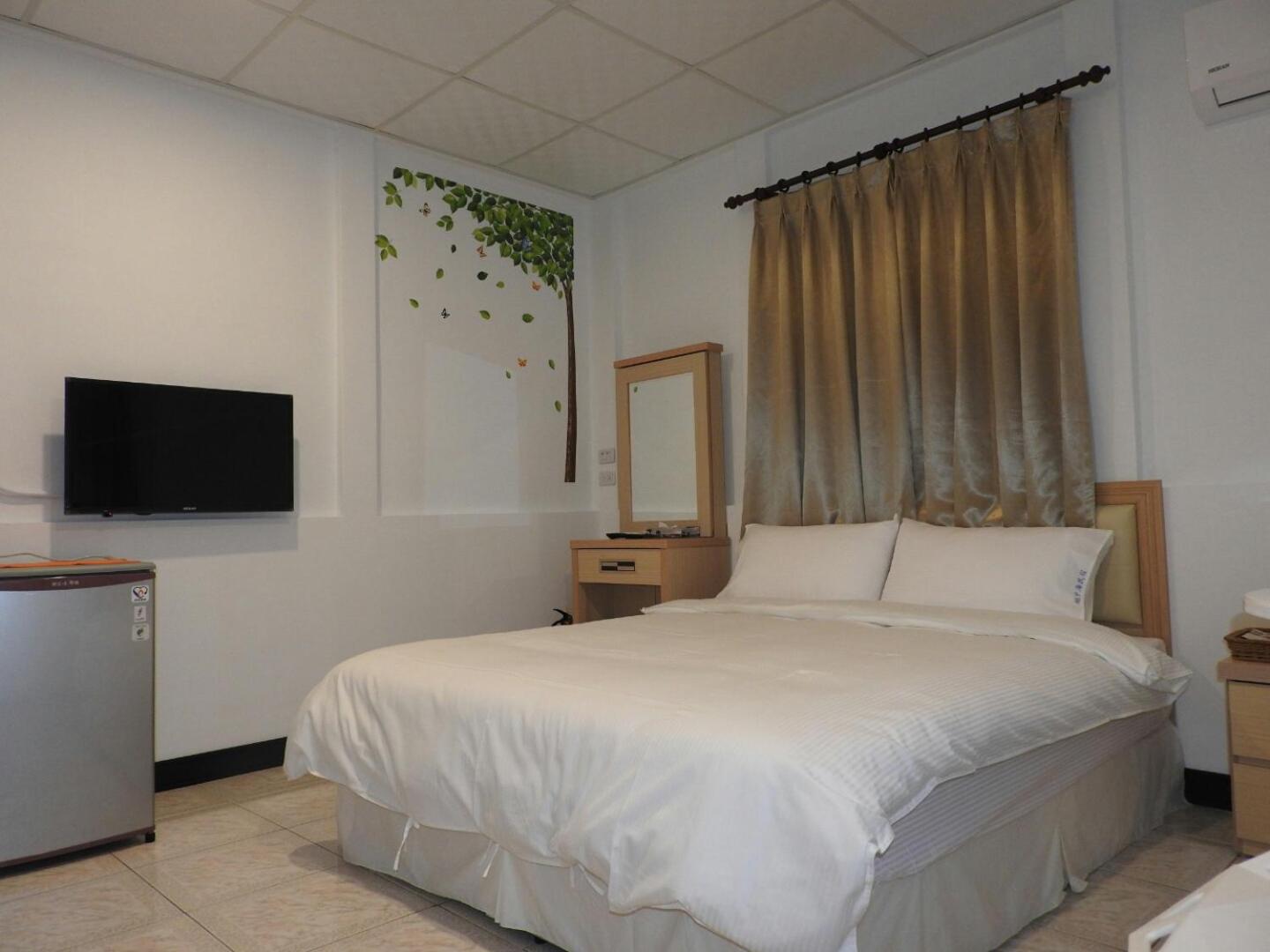 Queen Room with Two Queen Beds photo 3