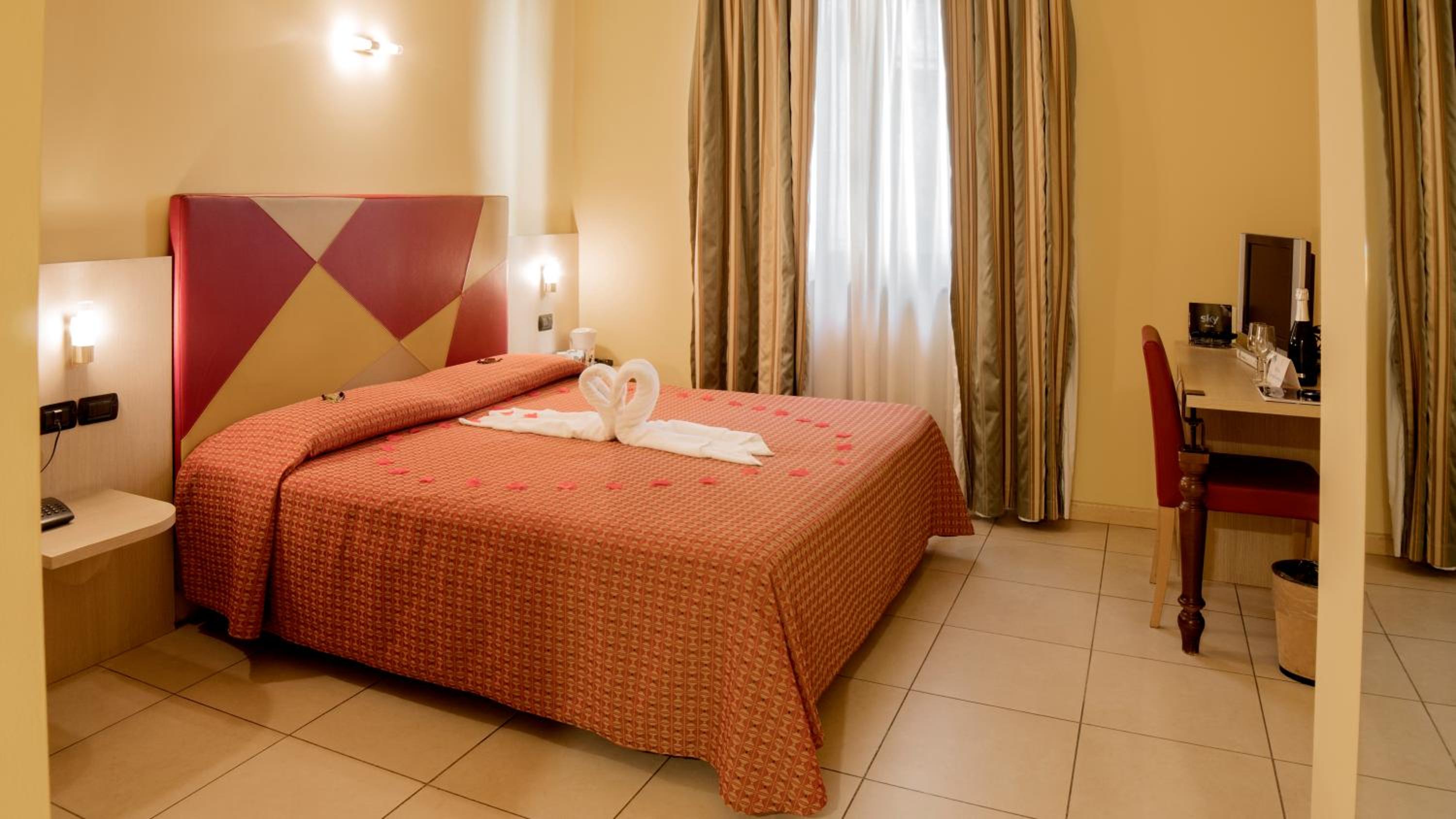Standard Double or Twin Room - Photo 1