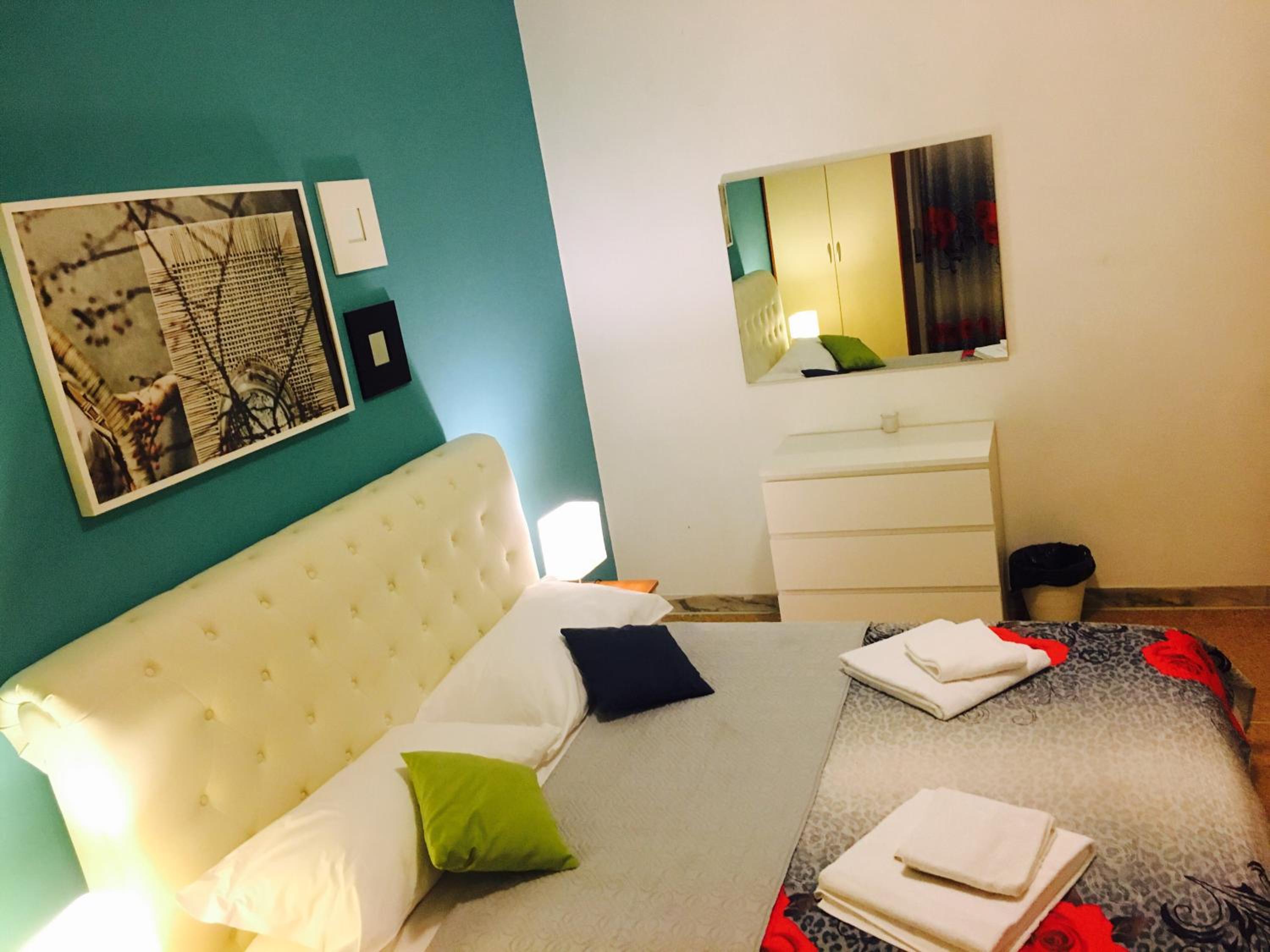 Deluxe Double Room with Private Bathroom and Balcony - Photo 3