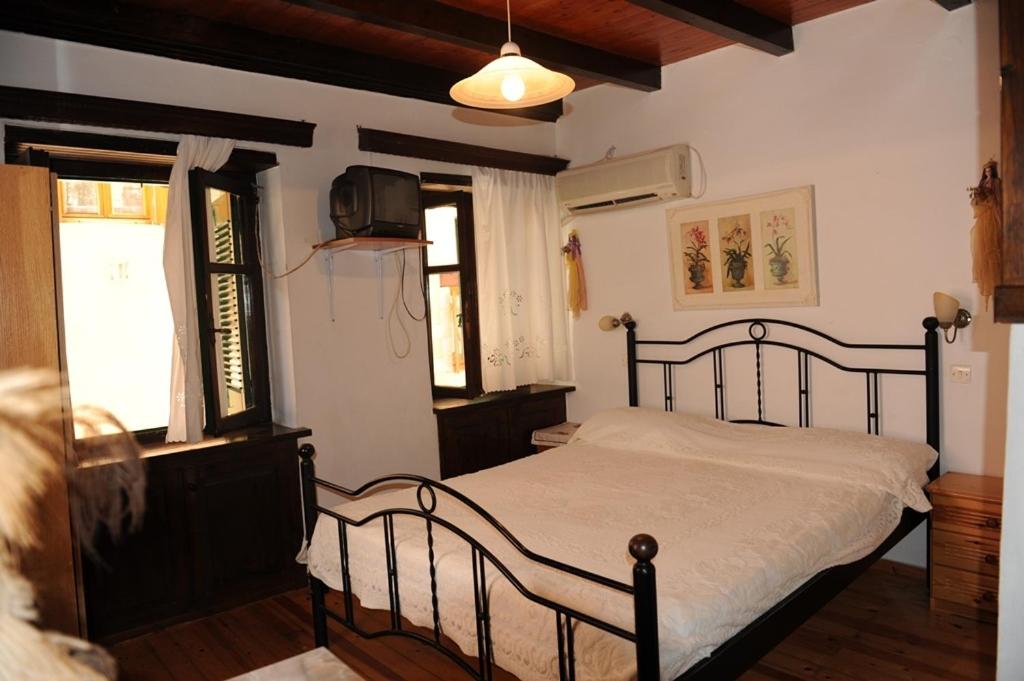 Studio (2 Adults)