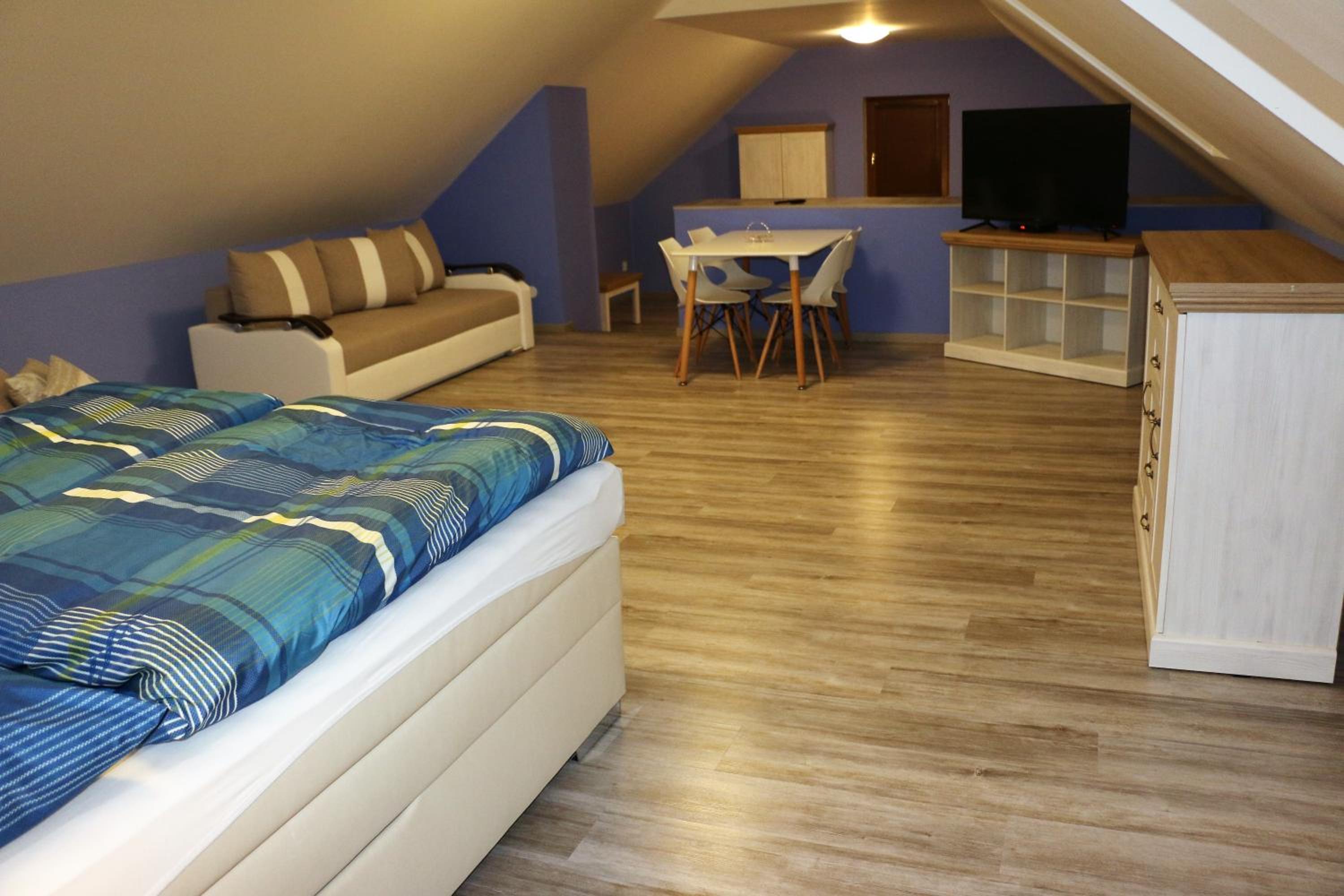 One-Bedroom Apartment - Photo 5
