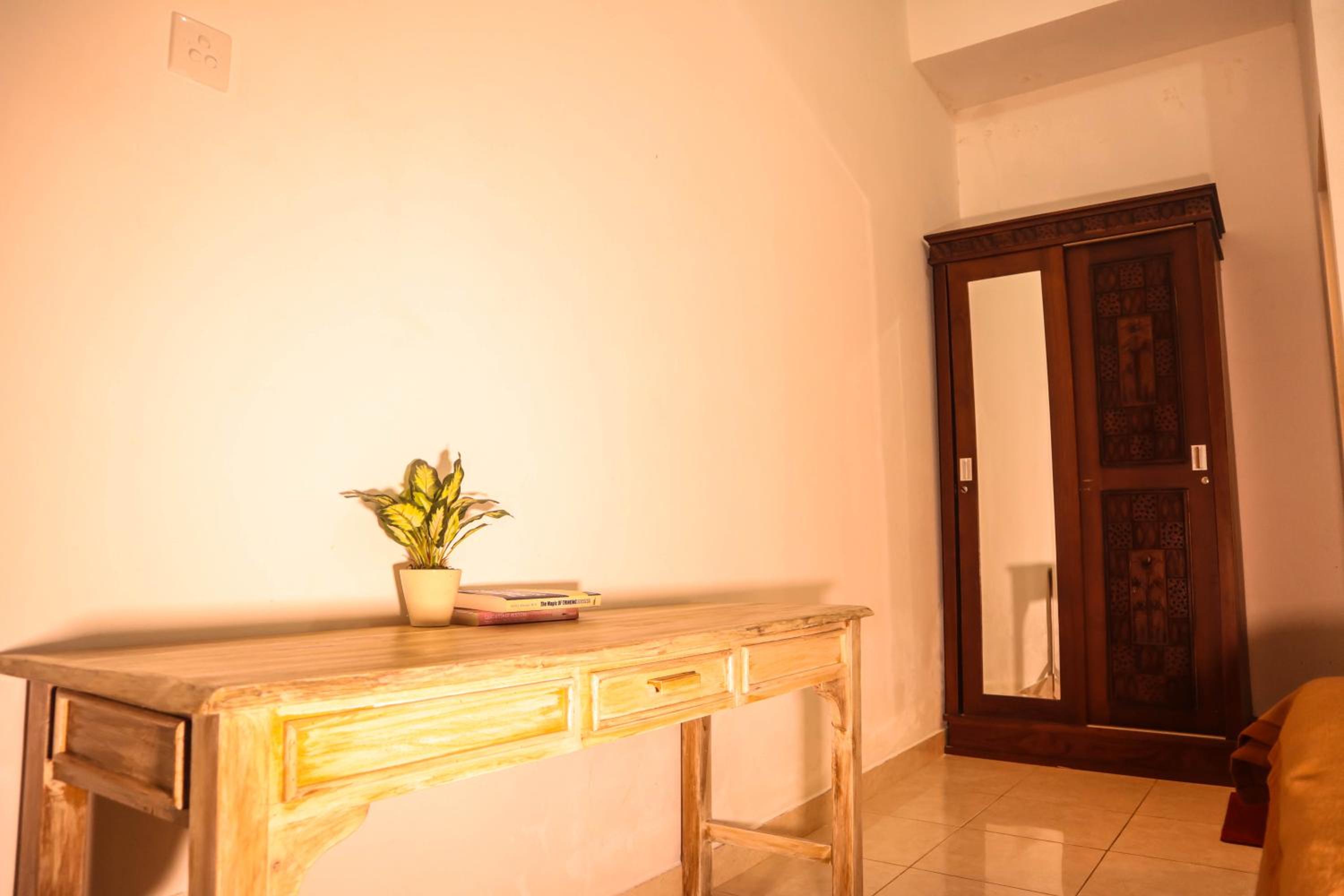 Standard King Room - Photo 2
