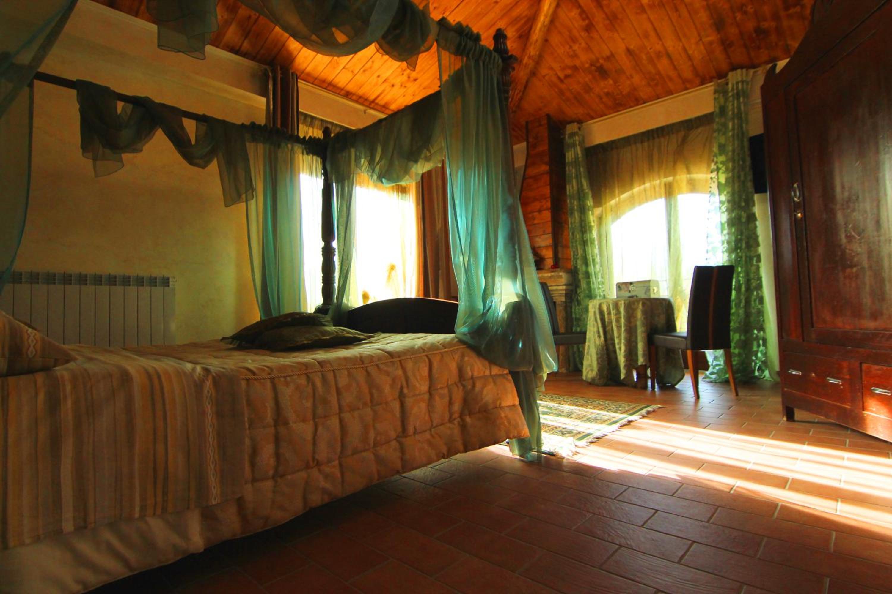 Suite with Spa Bath - Photo 12