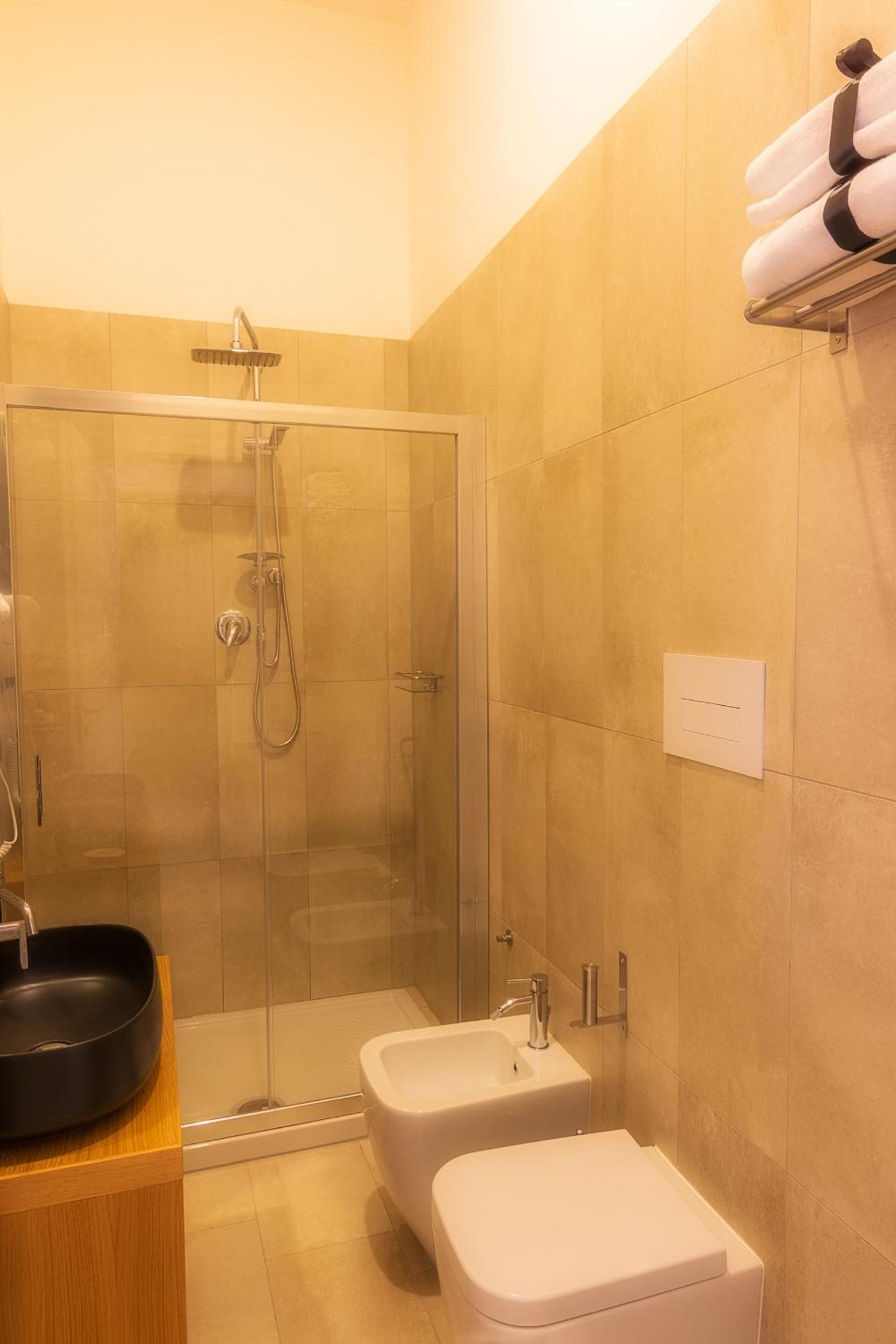 Standard Double or Twin Room - Photo 5