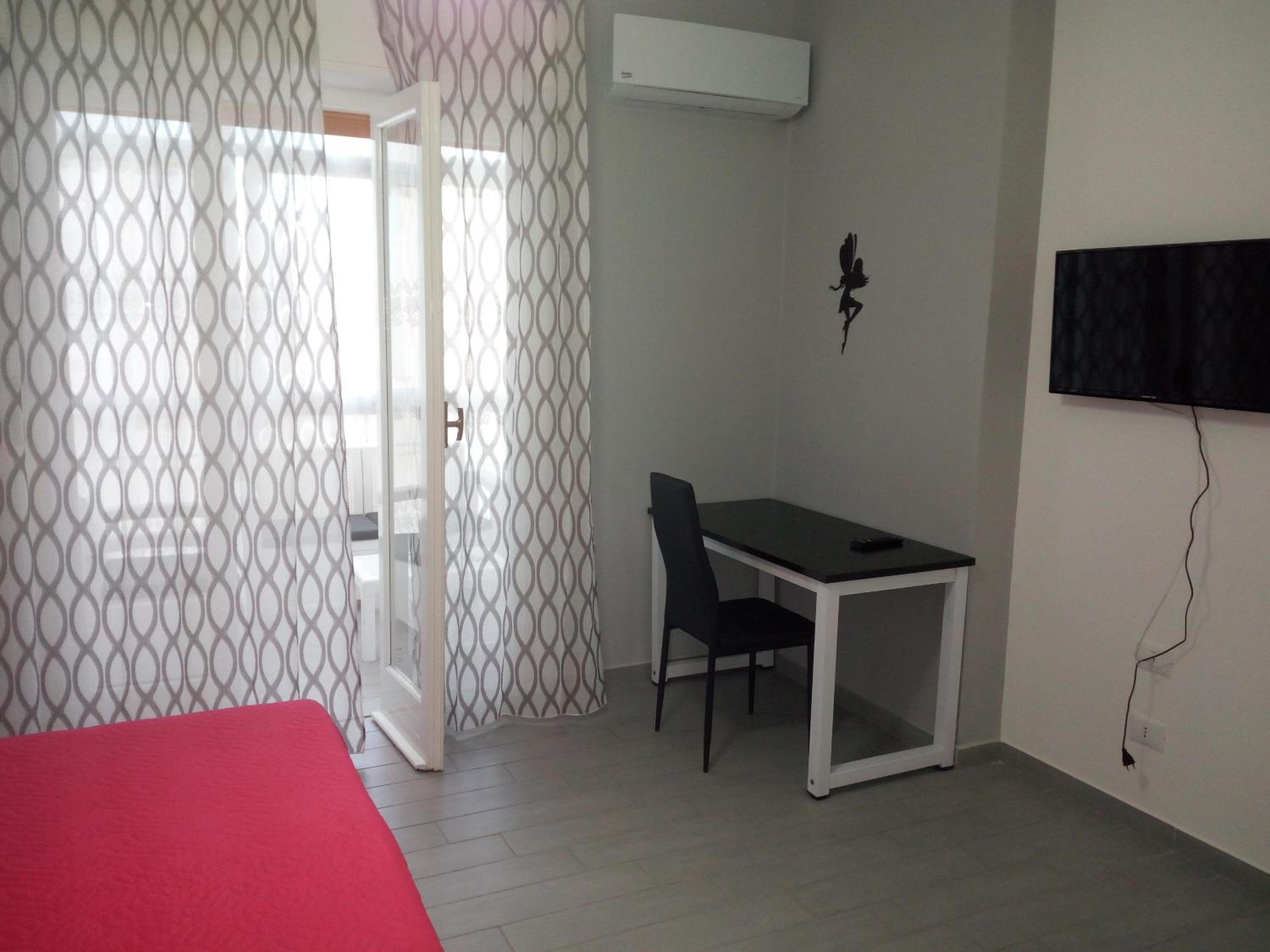 Double Room with Private External Bathroom photo 3
