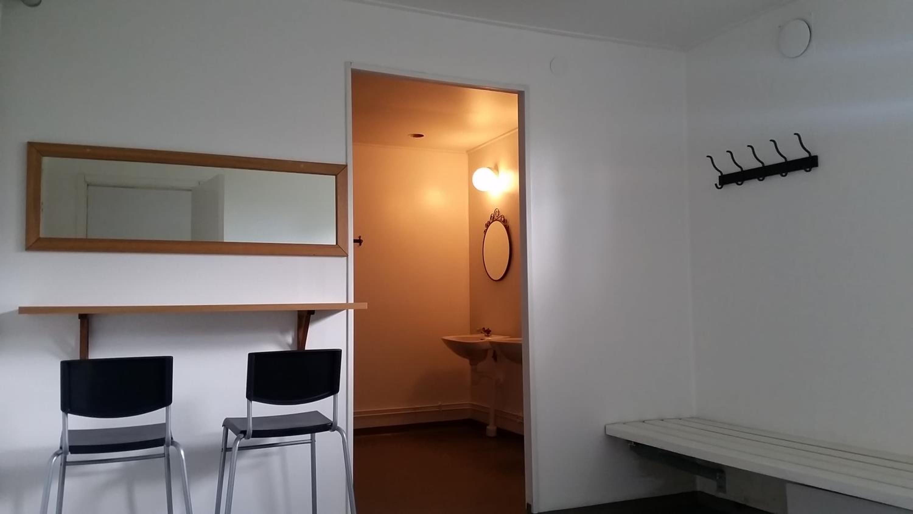 Double or Twin Room with Shared Bathroom photo 2