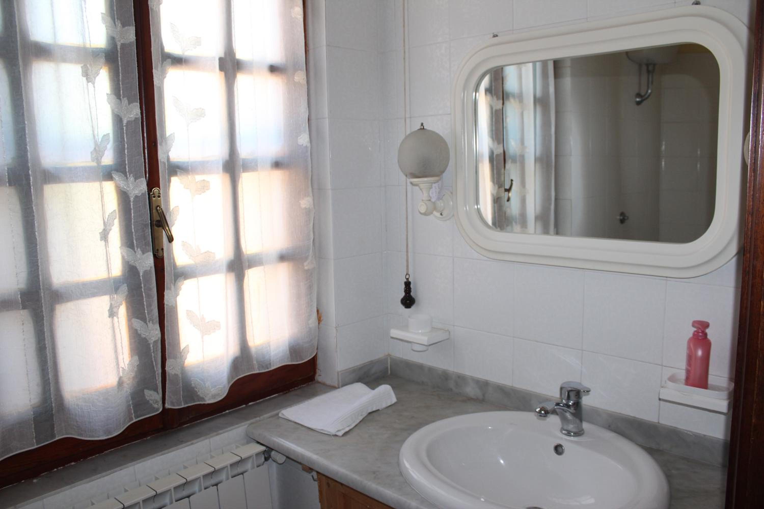 Standard Double or Twin Room photo 2