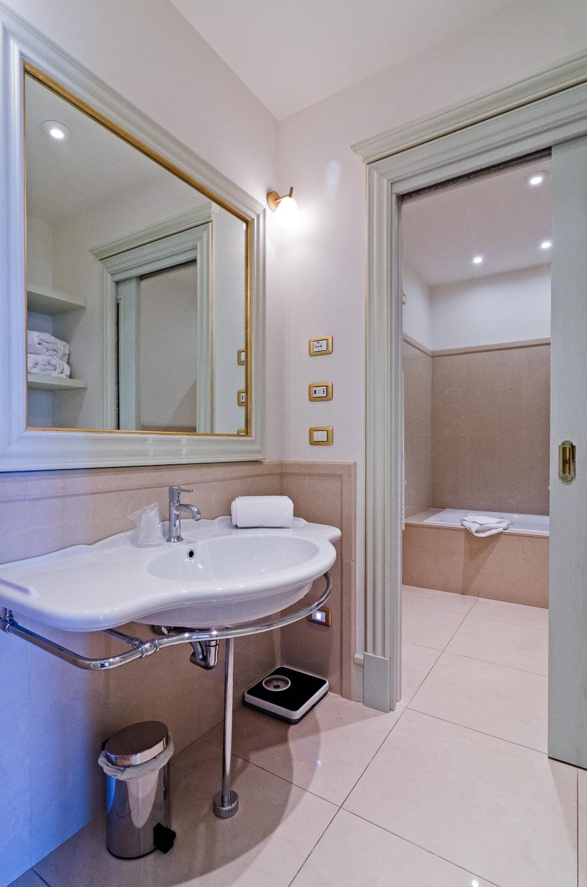 Suite with Sea View - Photo 3
