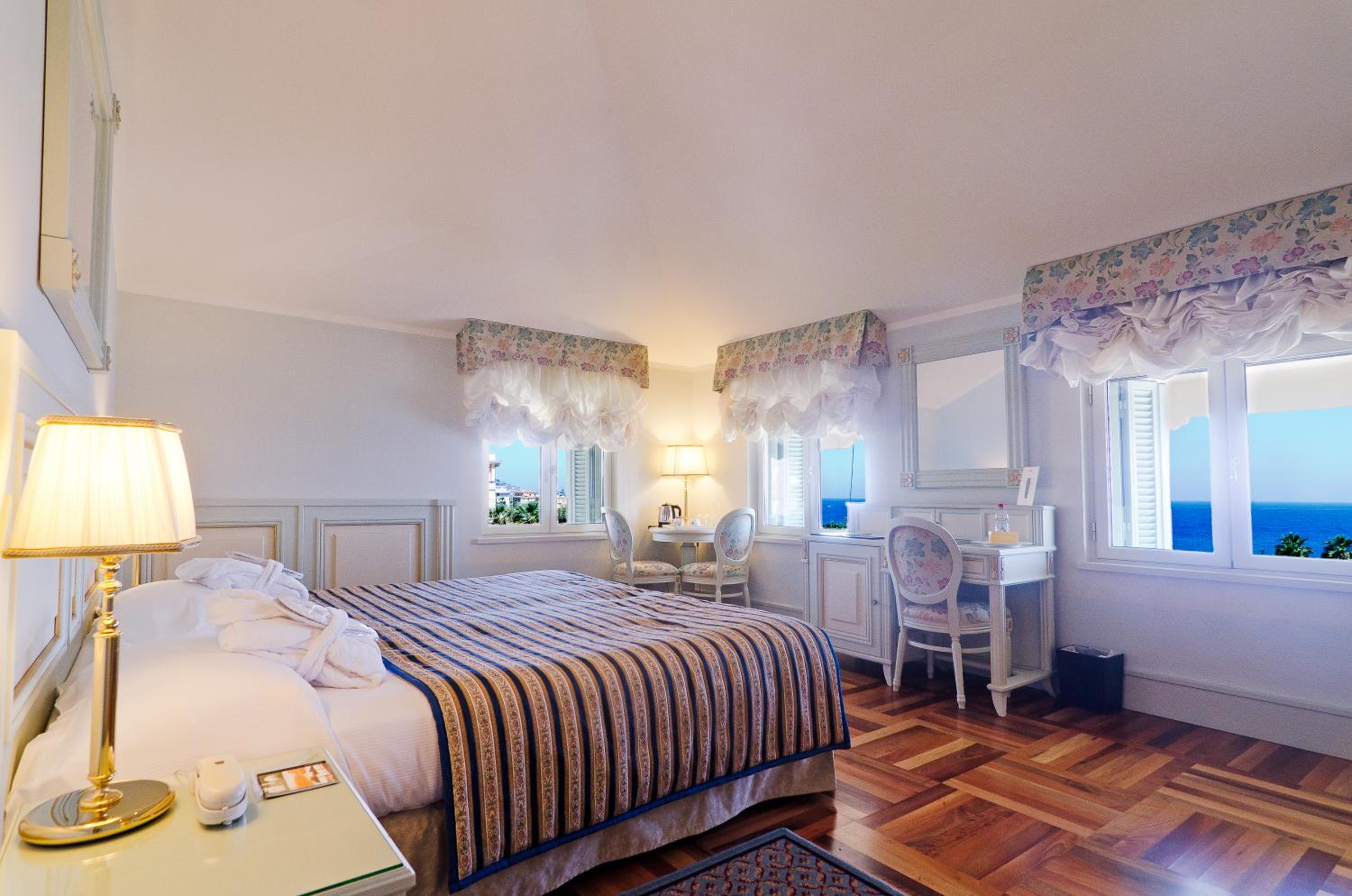 Suite with Sea View - Photo 4