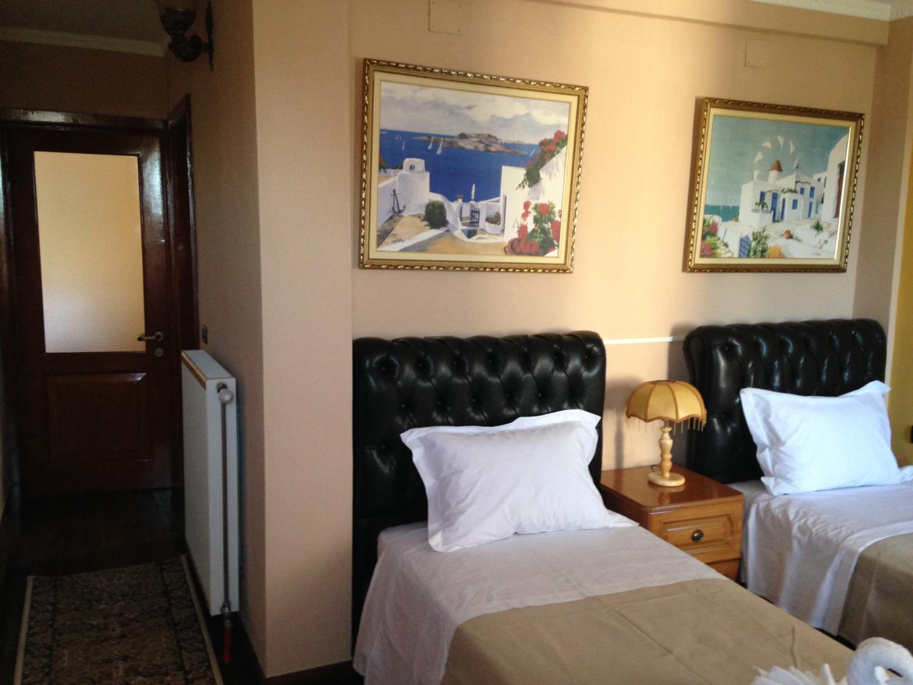 Quintuple Room (5 Adults) photo 3
