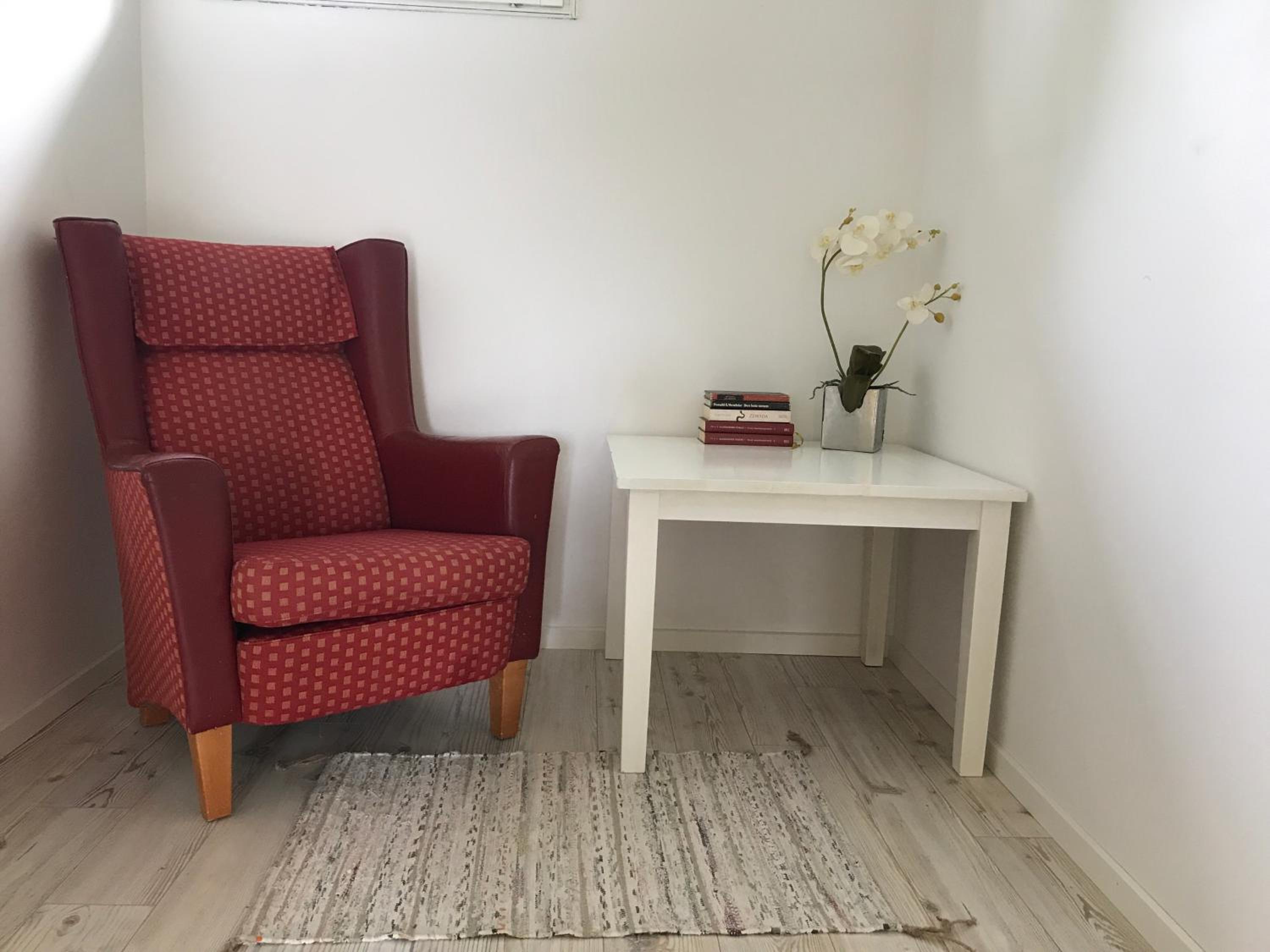 Budget Single Room with Shared Bathroom photo 3