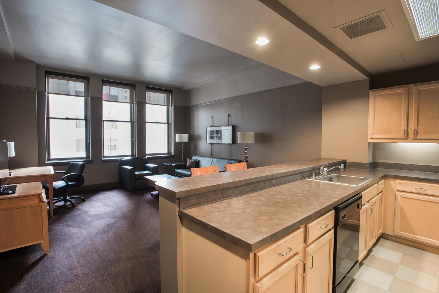 Queen Suite - Photo 3