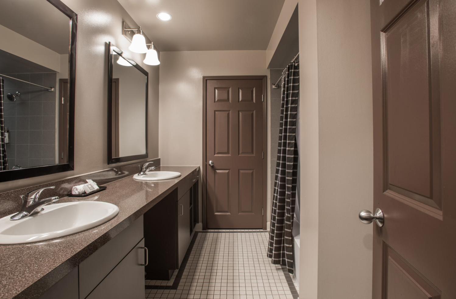 Deluxe Queen Room - Photo 2