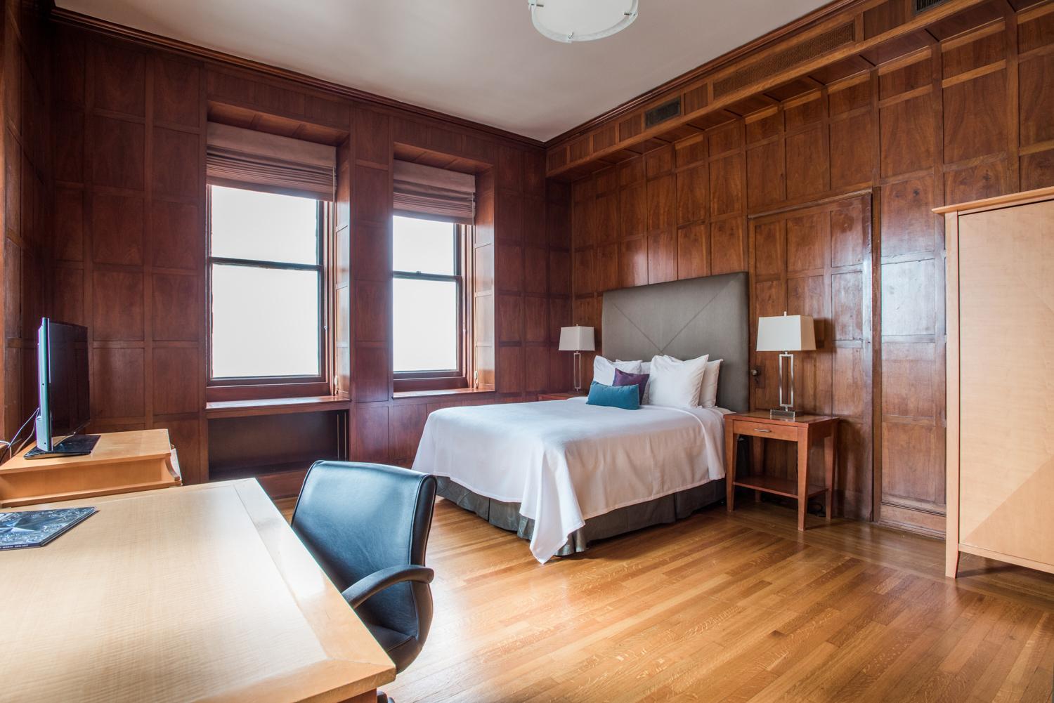 Deluxe Queen Parlor - Photo 2