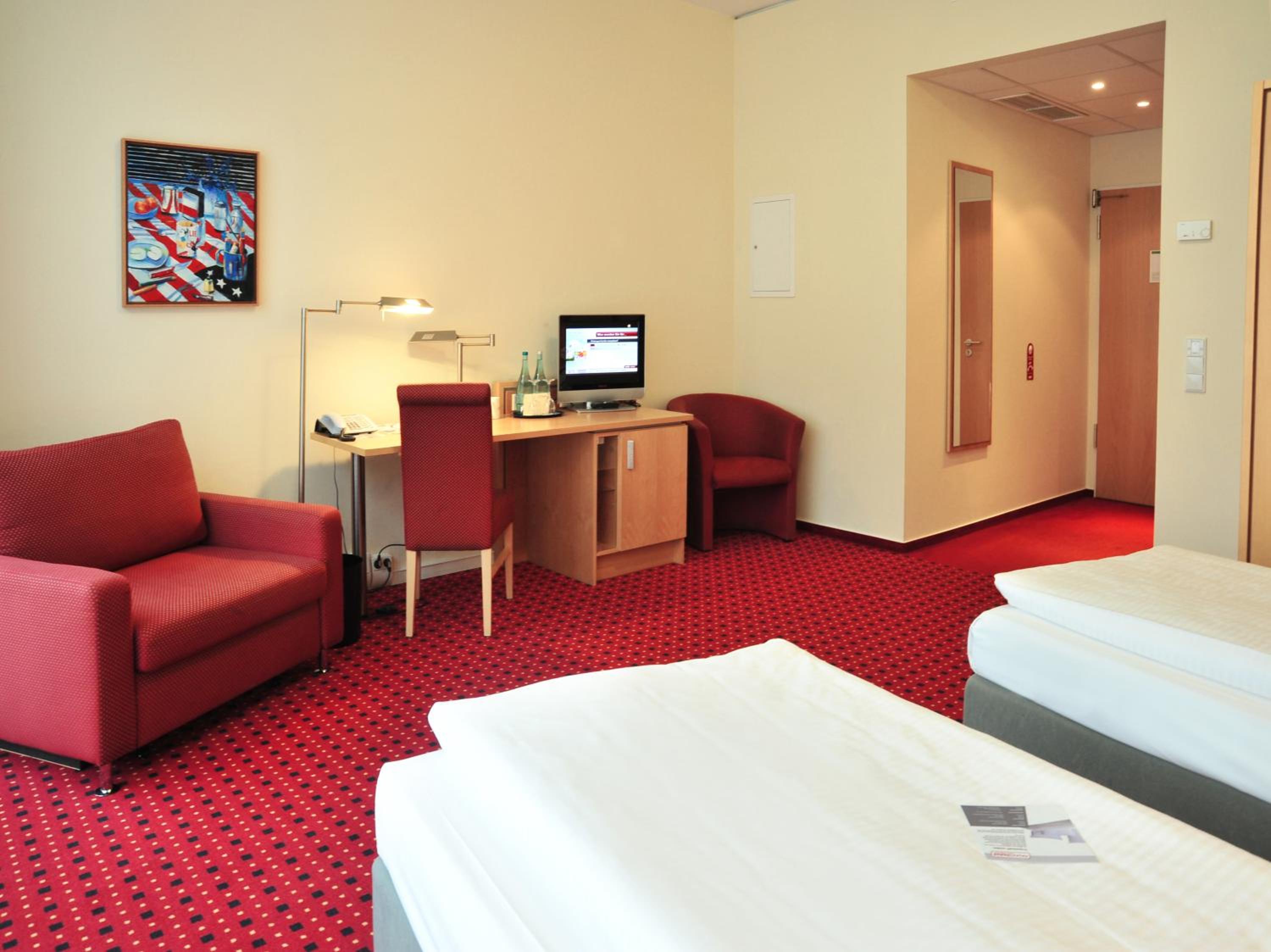 Double Room thumbnail 6