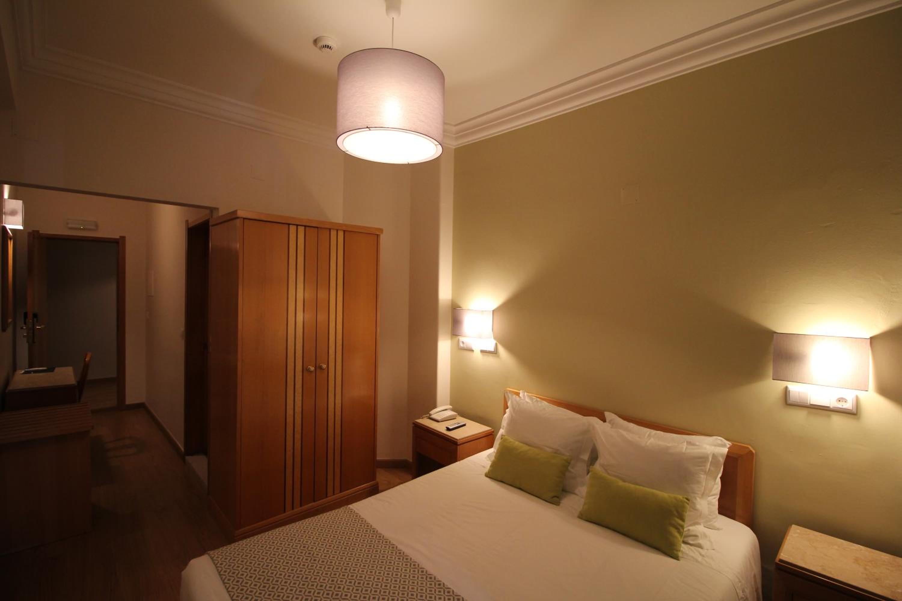Double Room with Double bed - Photo 8