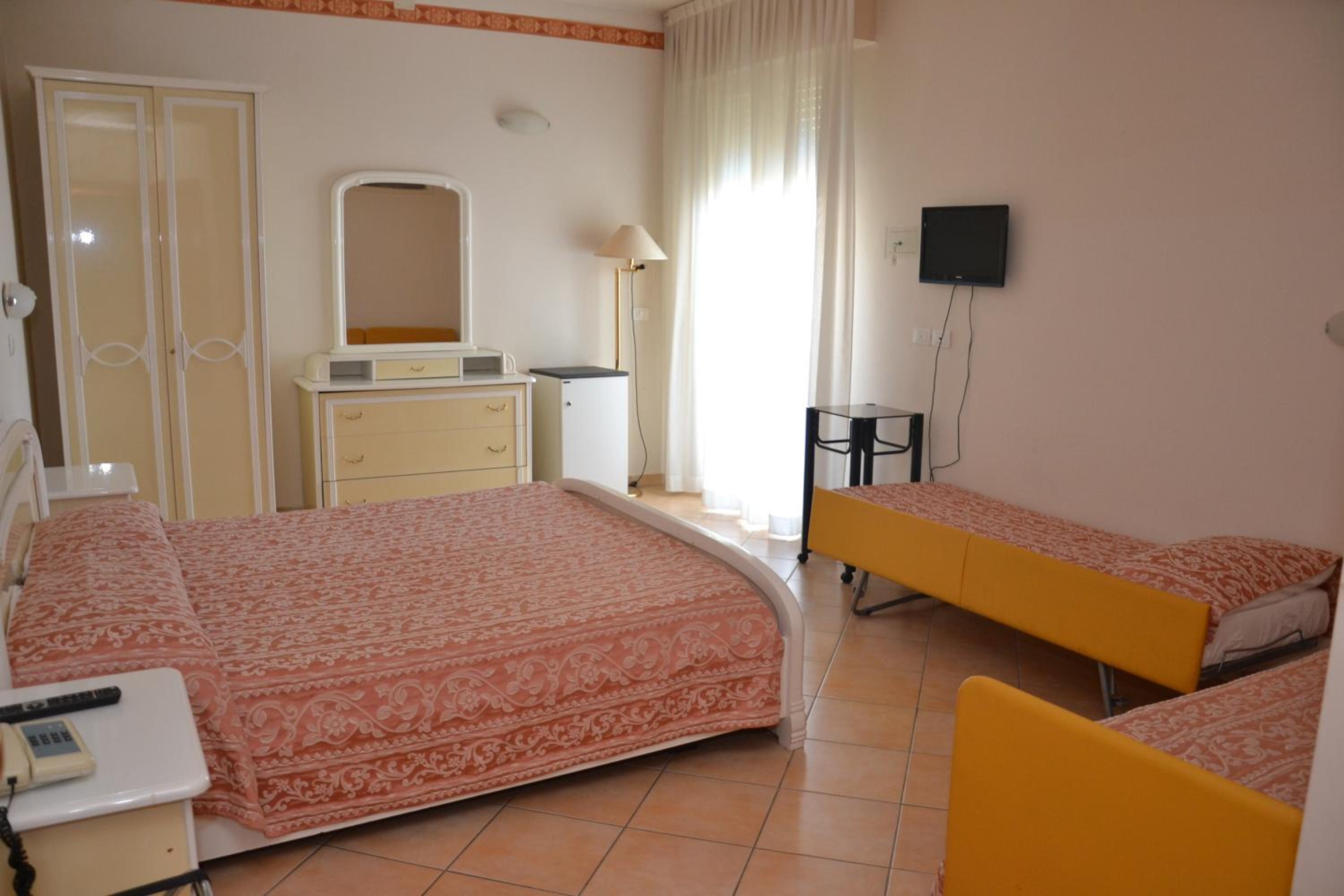 Triple Room photo 2