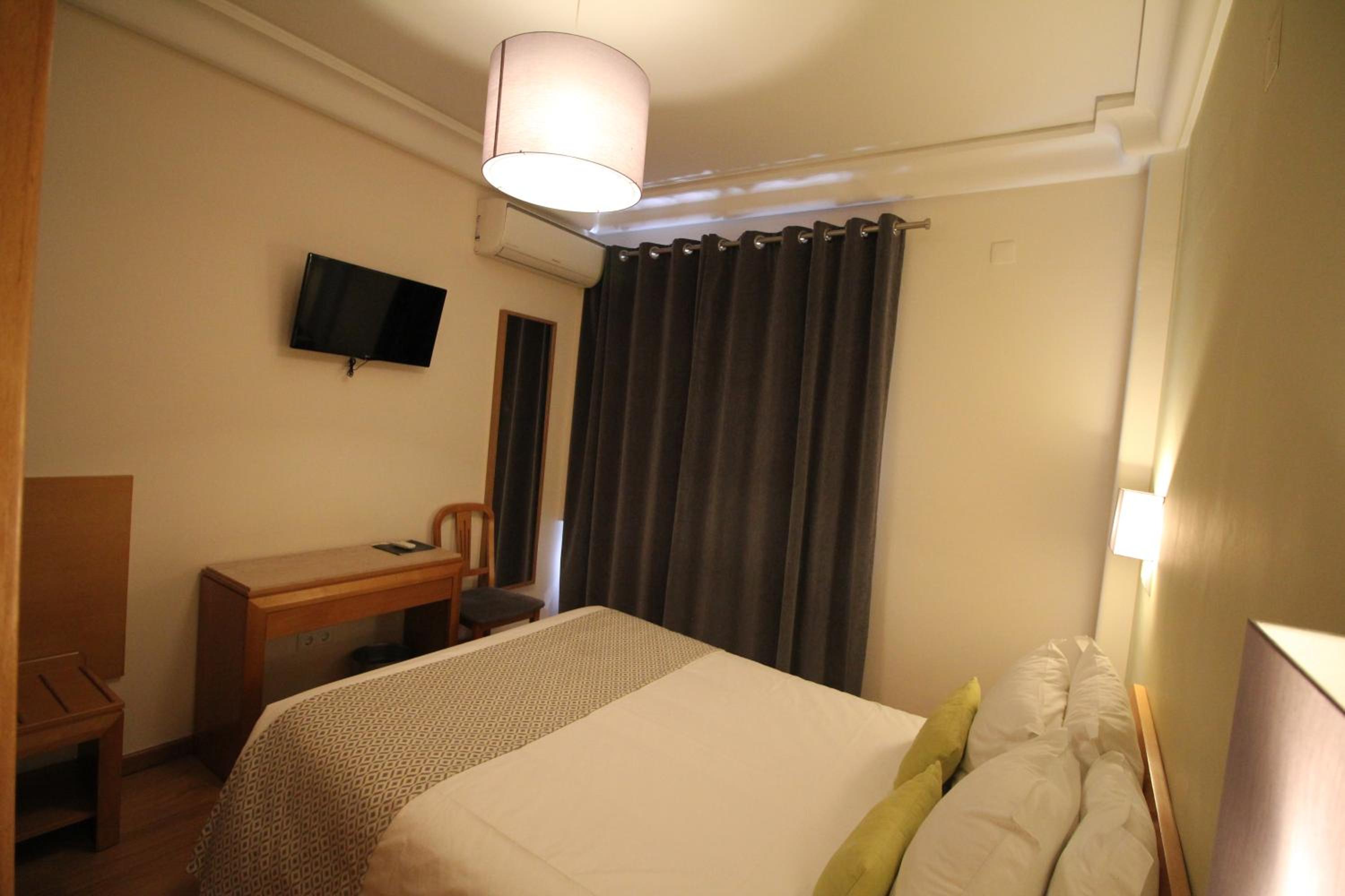 Double Room with Double bed - Photo 7