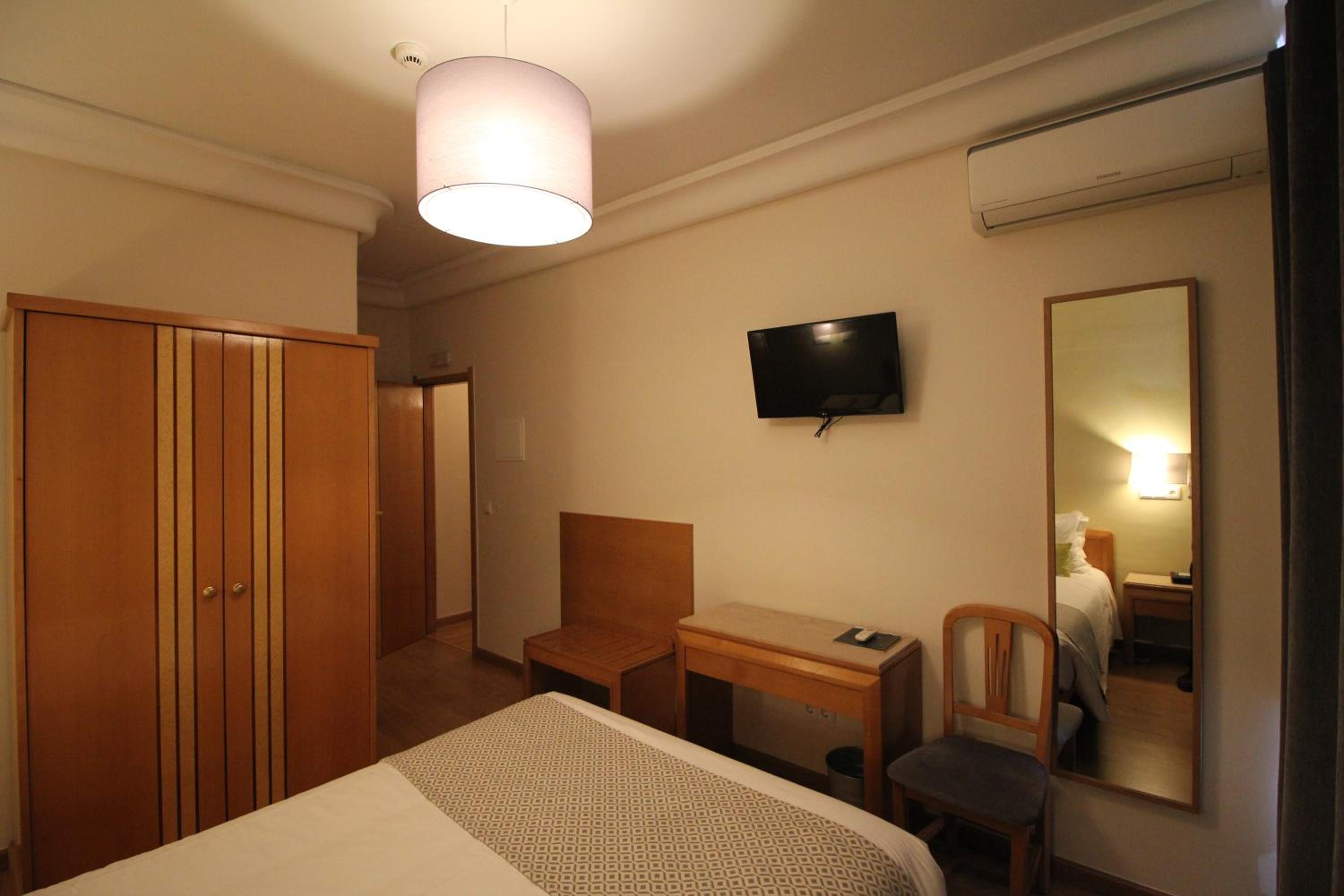 Double Room with Double bed - Photo 6