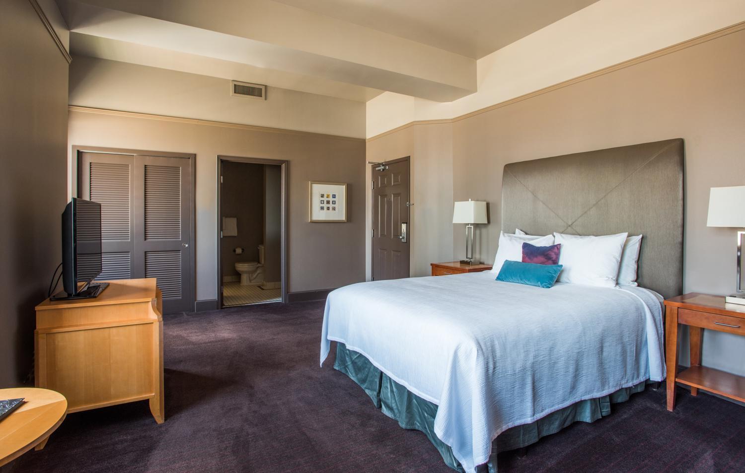 Deluxe Queen Room - Photo 1