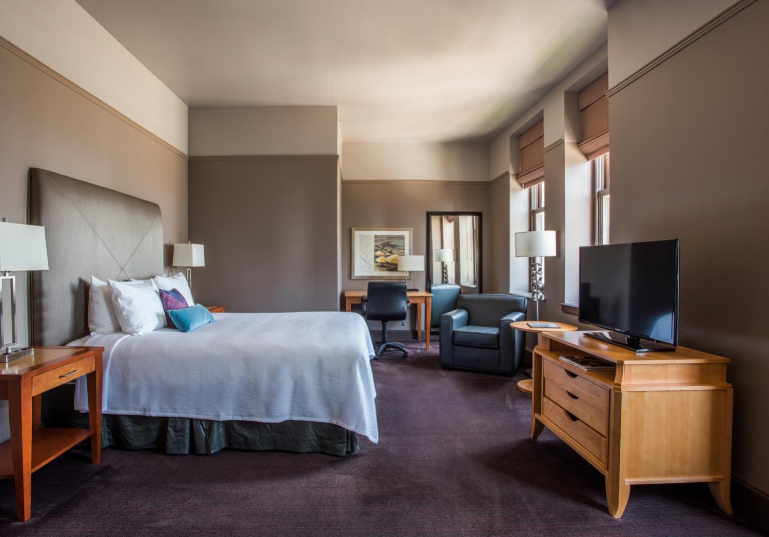 Deluxe Queen Room - Photo 3