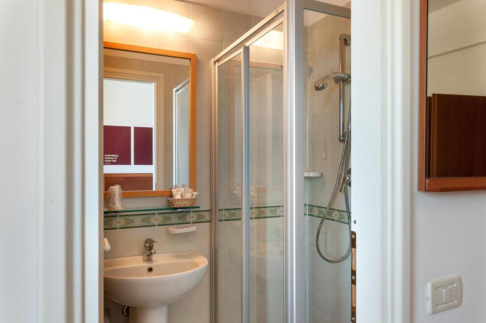 Double Room with Sea View photo 3