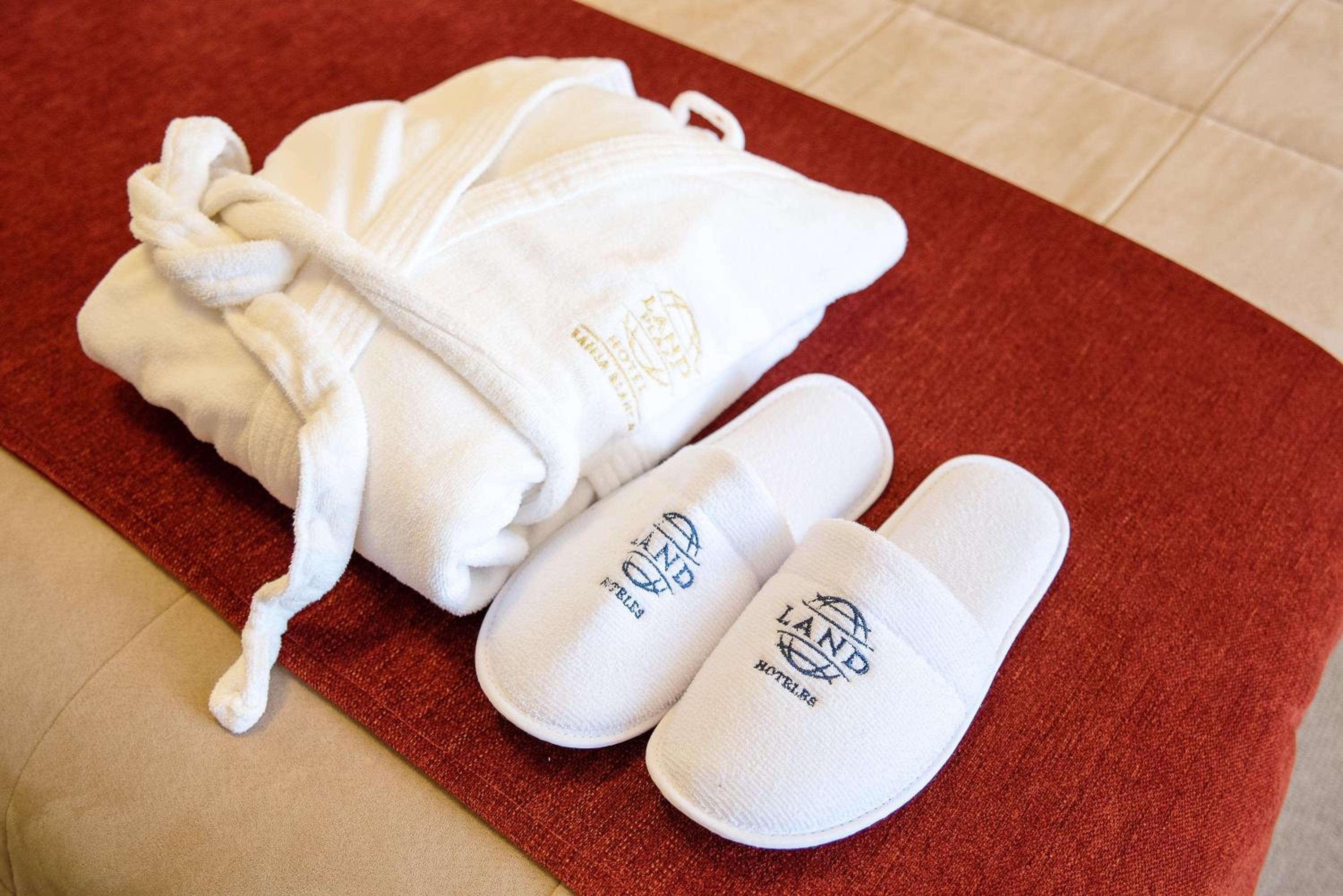 King Suite with Spa Bath photo 3