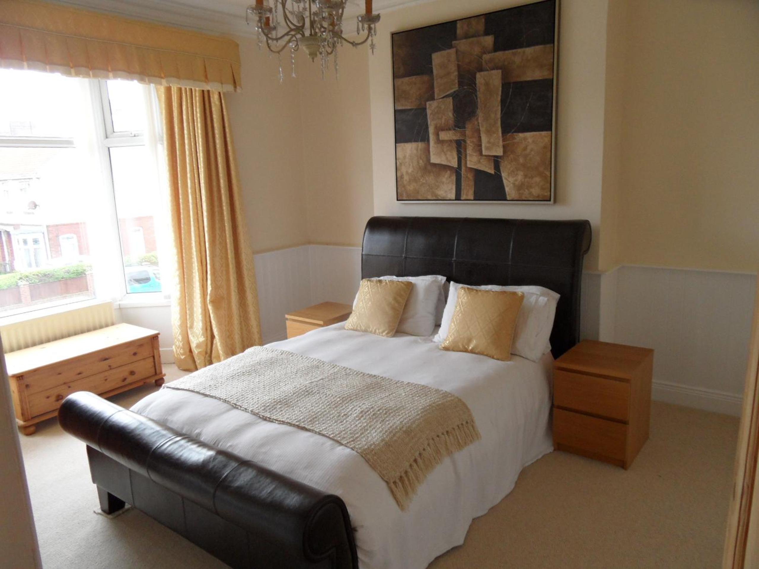 Three-Bedroom House - Photo 6