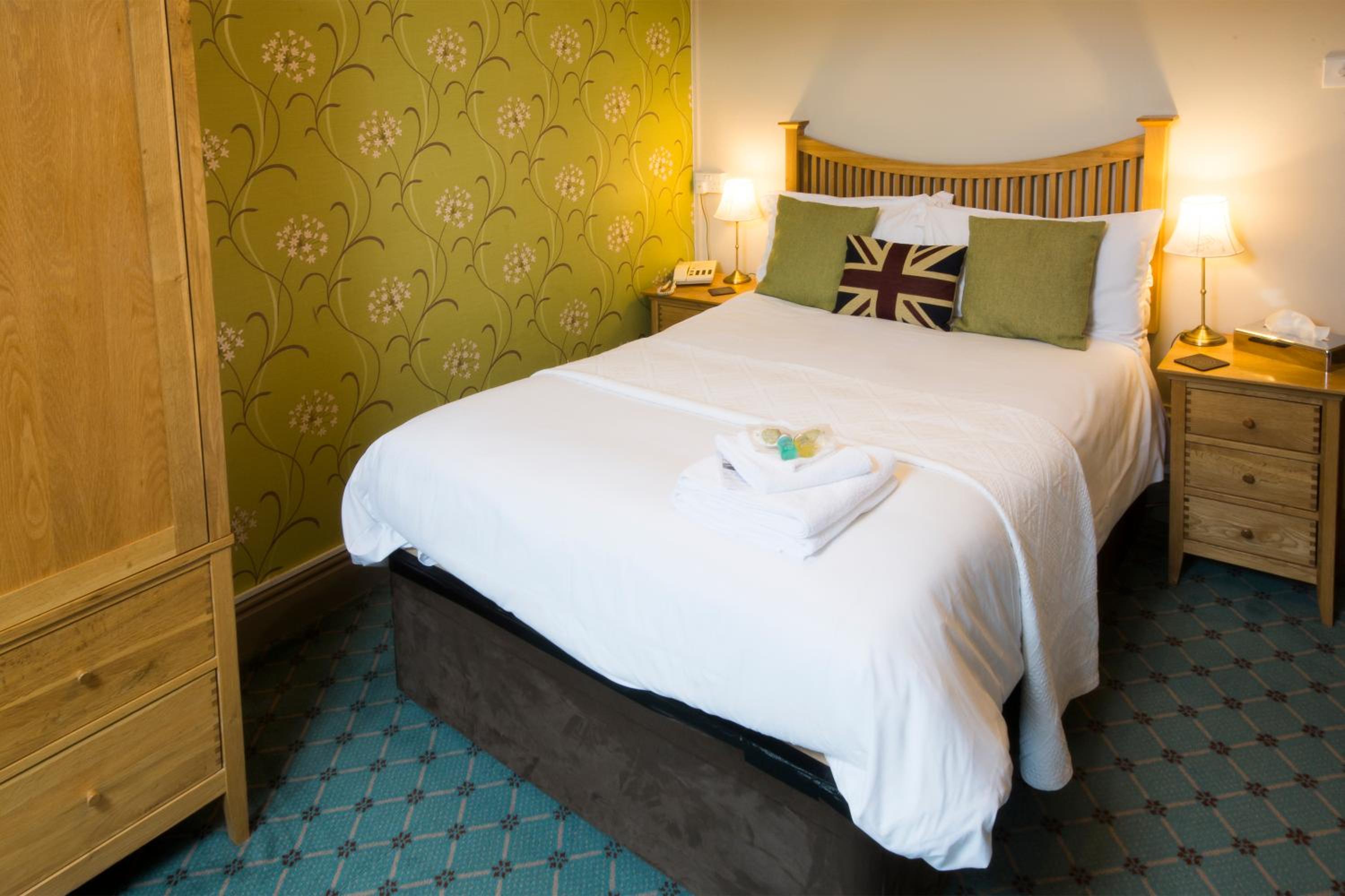 Standard Double Room with bath and shower