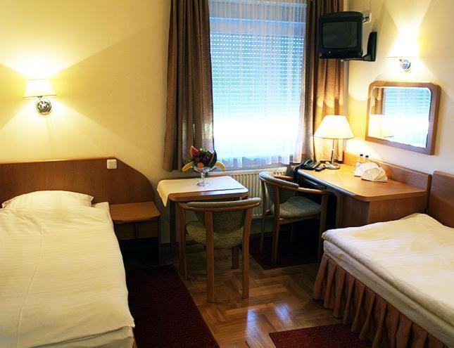 Standard Twin Room photo 1