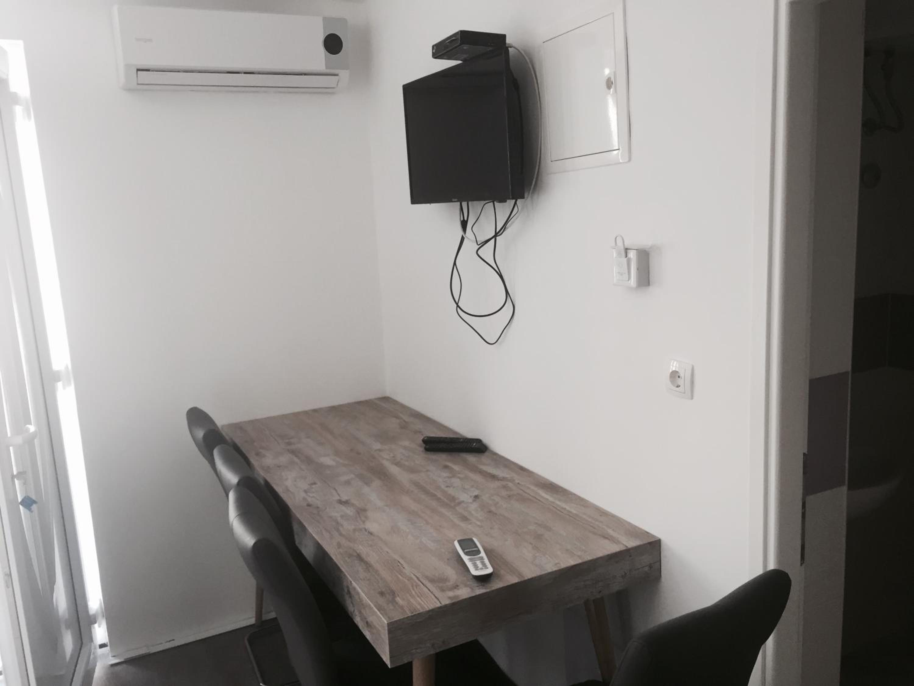 Apartment with Terrace - Photo 14