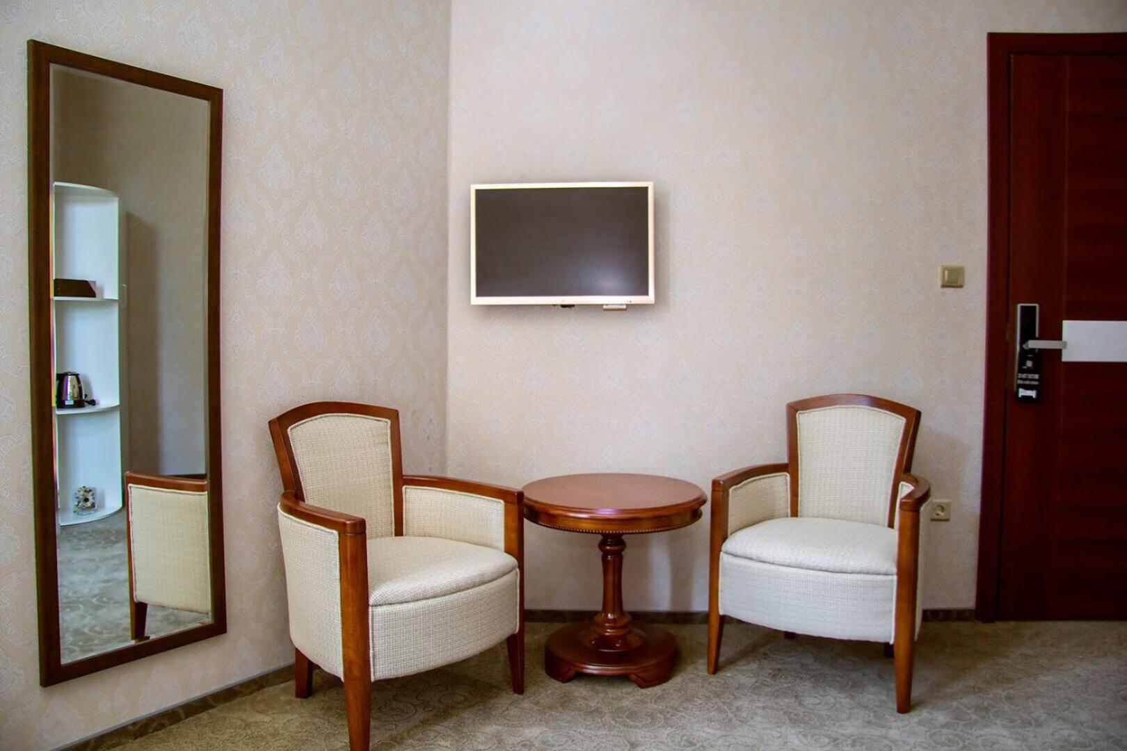 Large Double Room - Photo 2