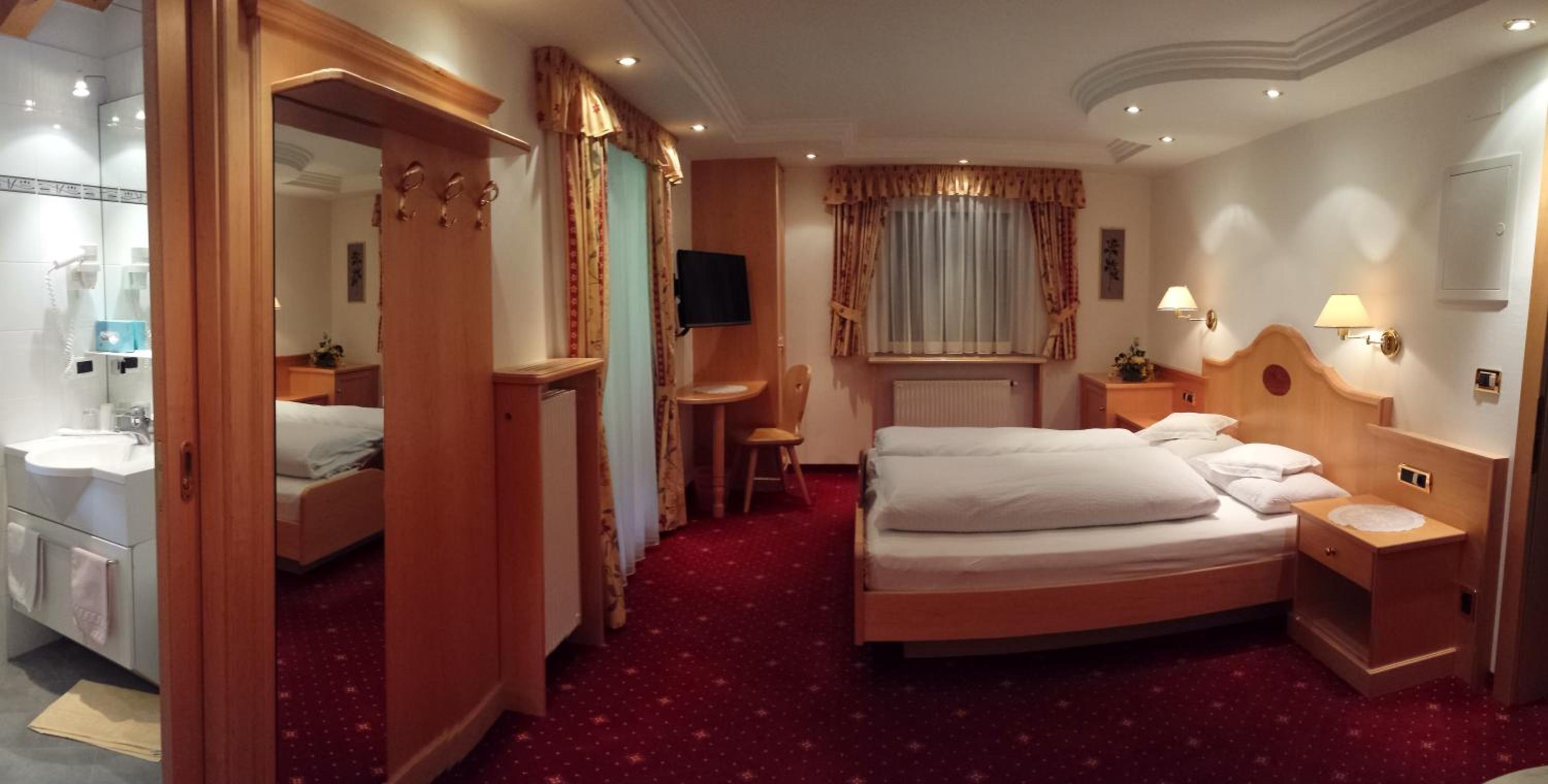 Triple Room with Balcony - Photo 5