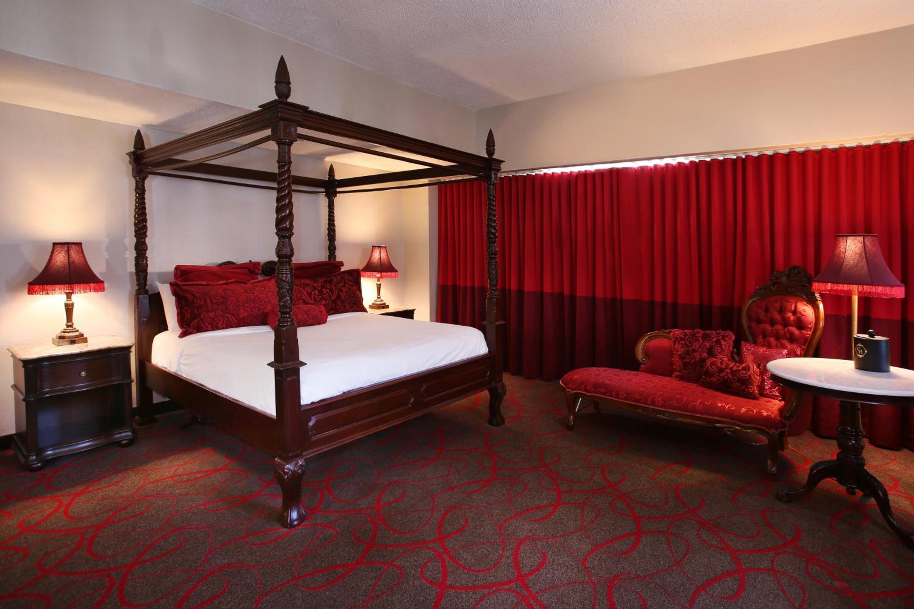 Honeymoon Suite with Whirlpool photo 1