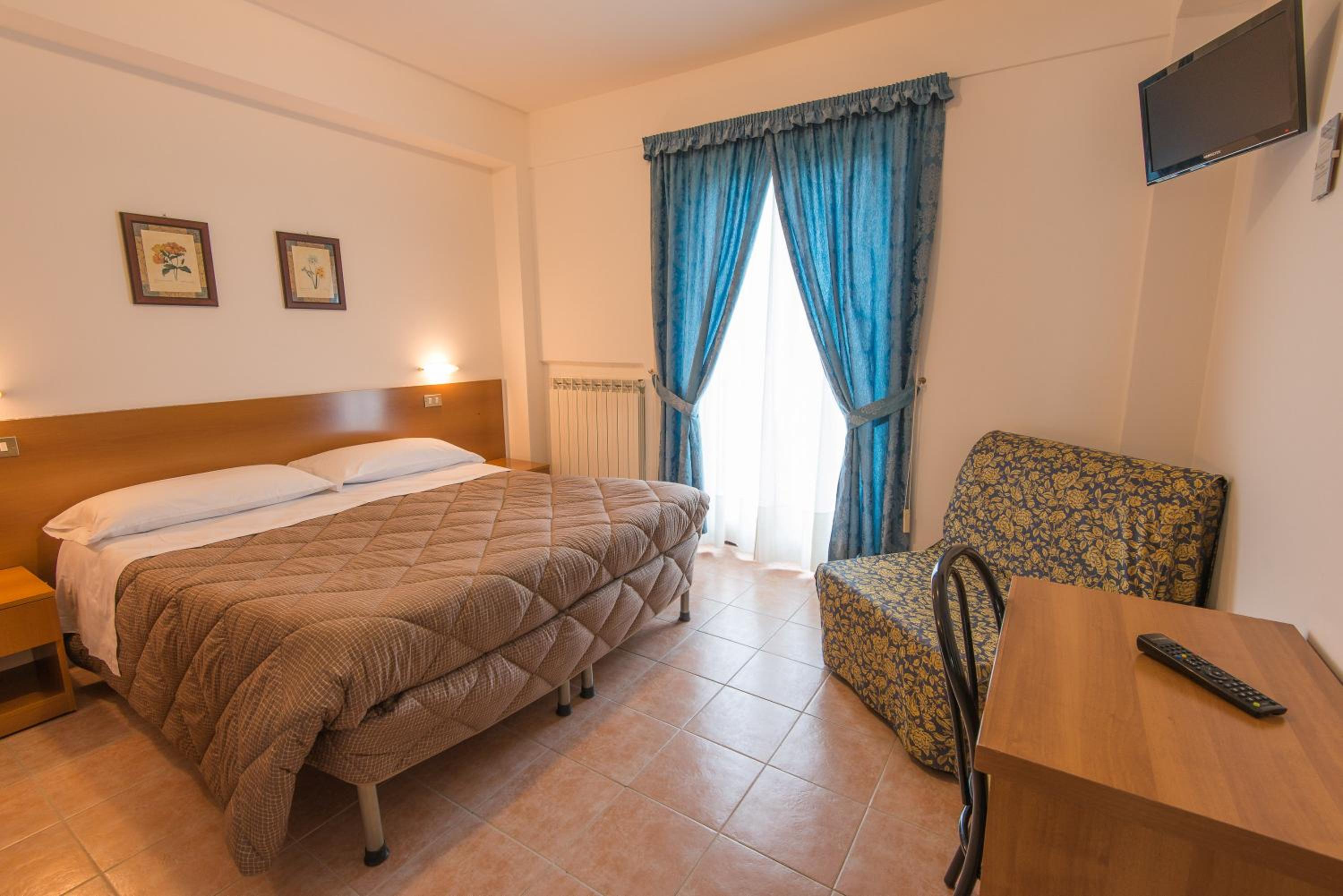 Double or Twin Room photo 2