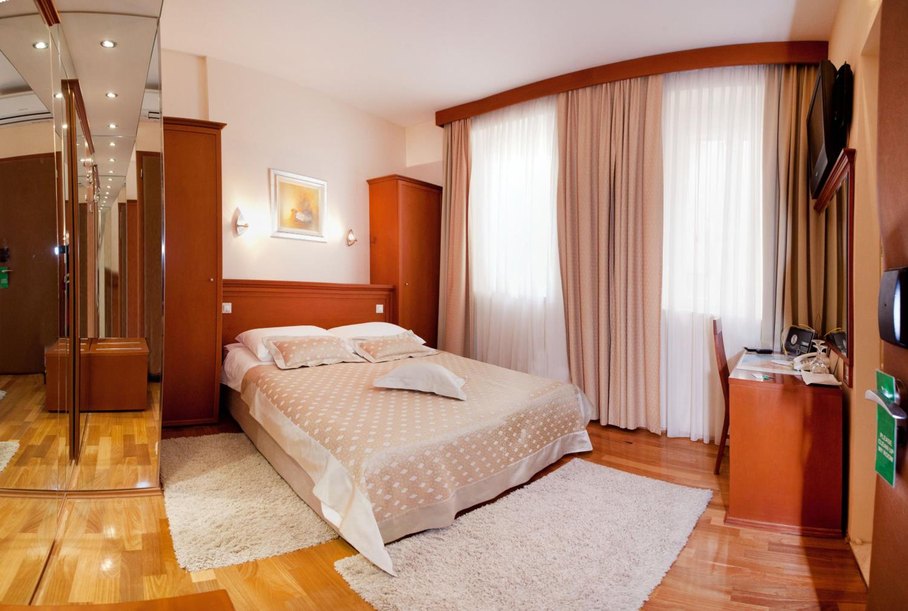 Classic Double Room - Photo 2