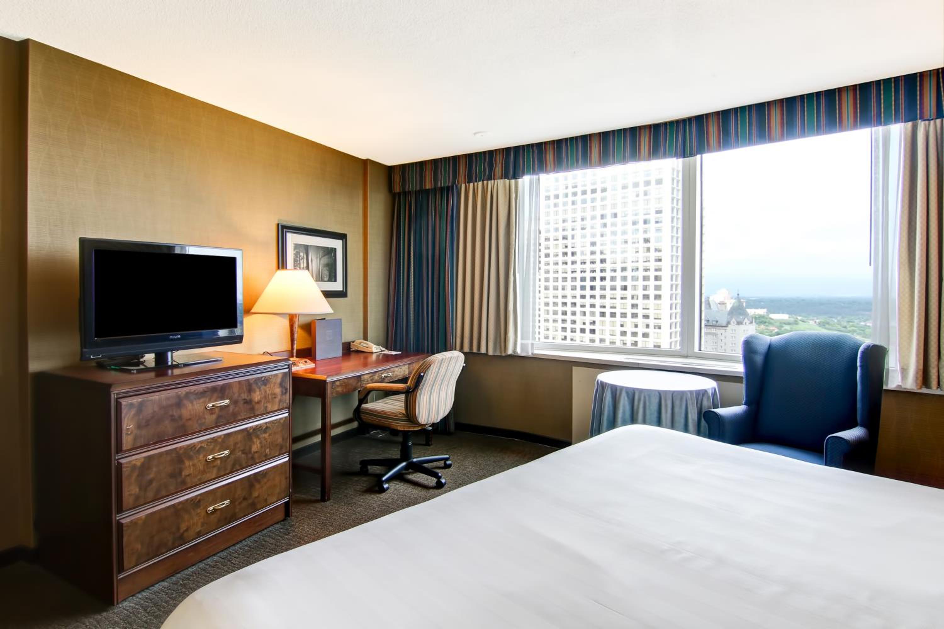 King Room with River View - Photo 3