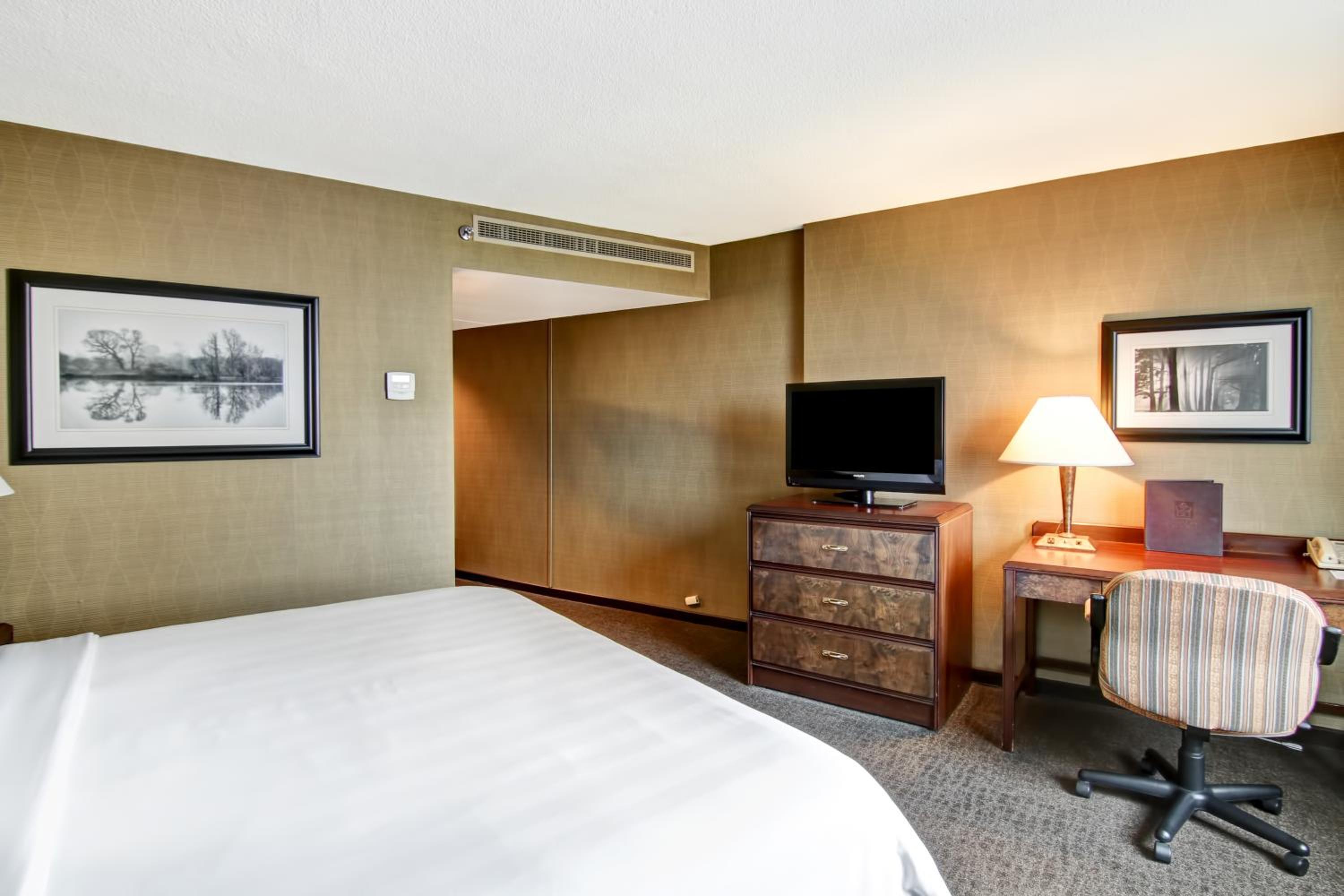 King Room with River View - Photo 4