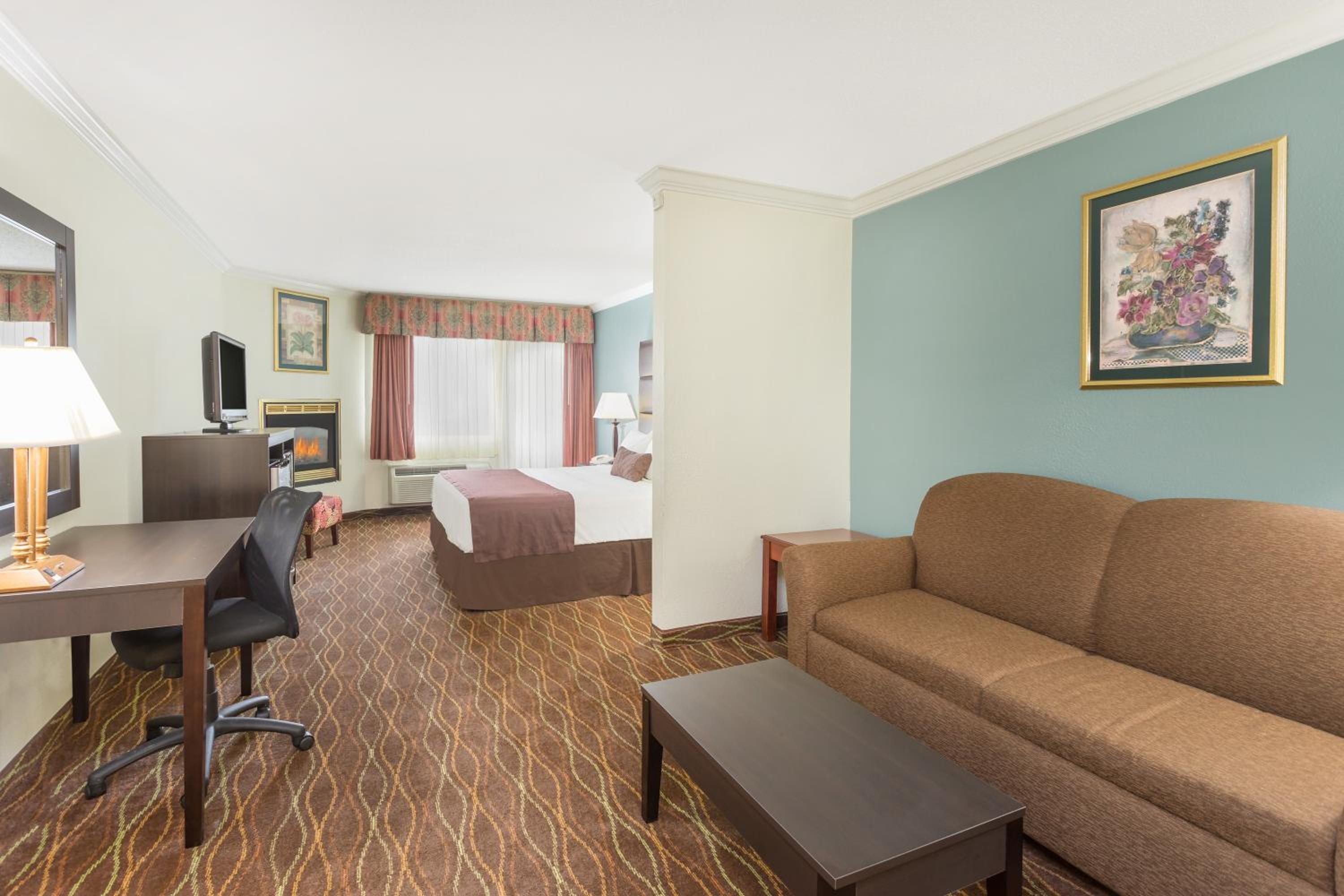 King Suite with Park View and Balcony - Non-Smoking