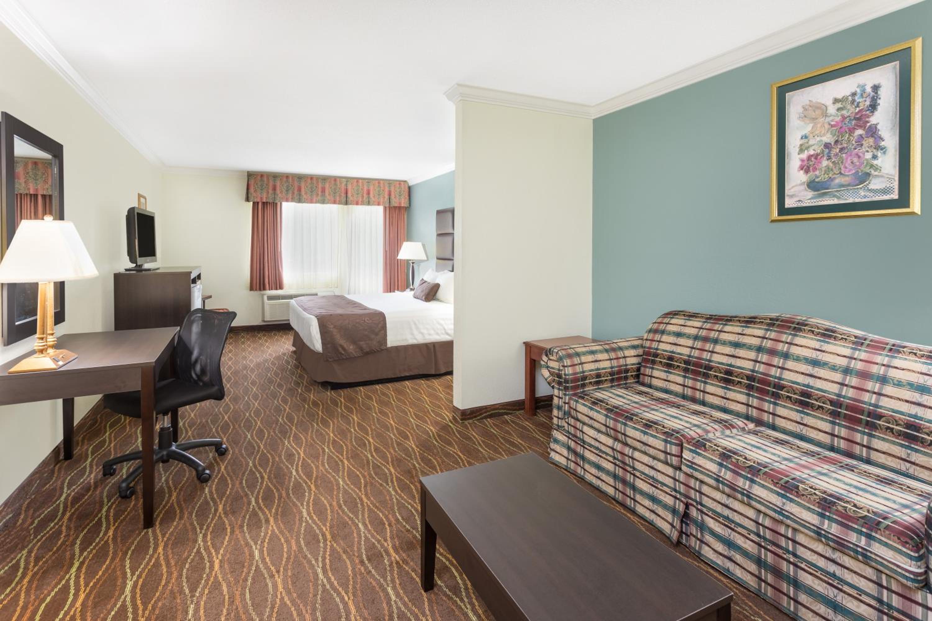 King Room With Balcony And Mountain View - Non-Smoking