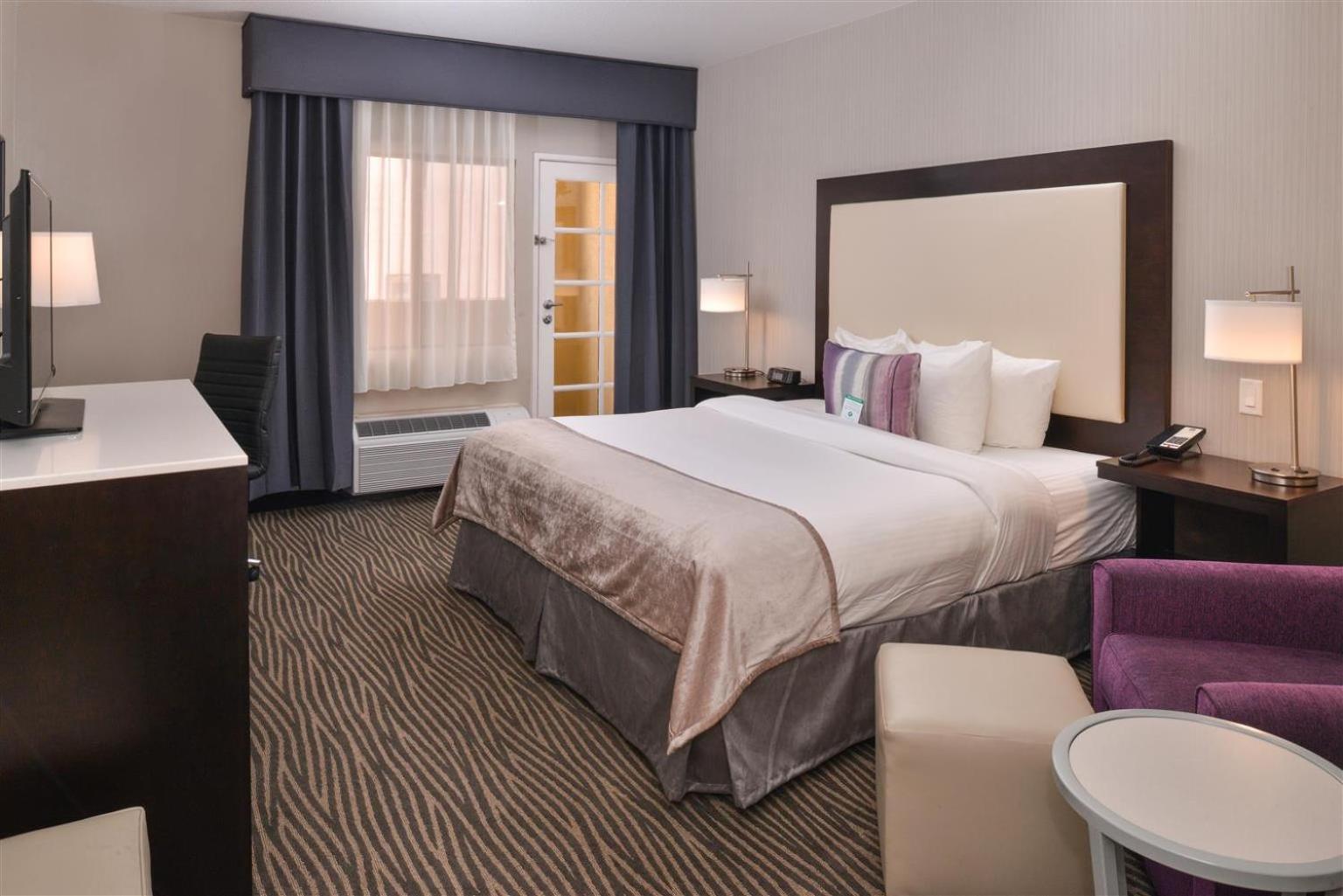 Double Room with Bath - Mobility Accessible/Non-Smoking - Photo 7