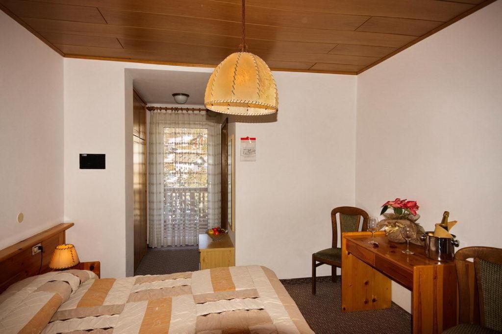 Double or Twin Room with Balcony photo 2