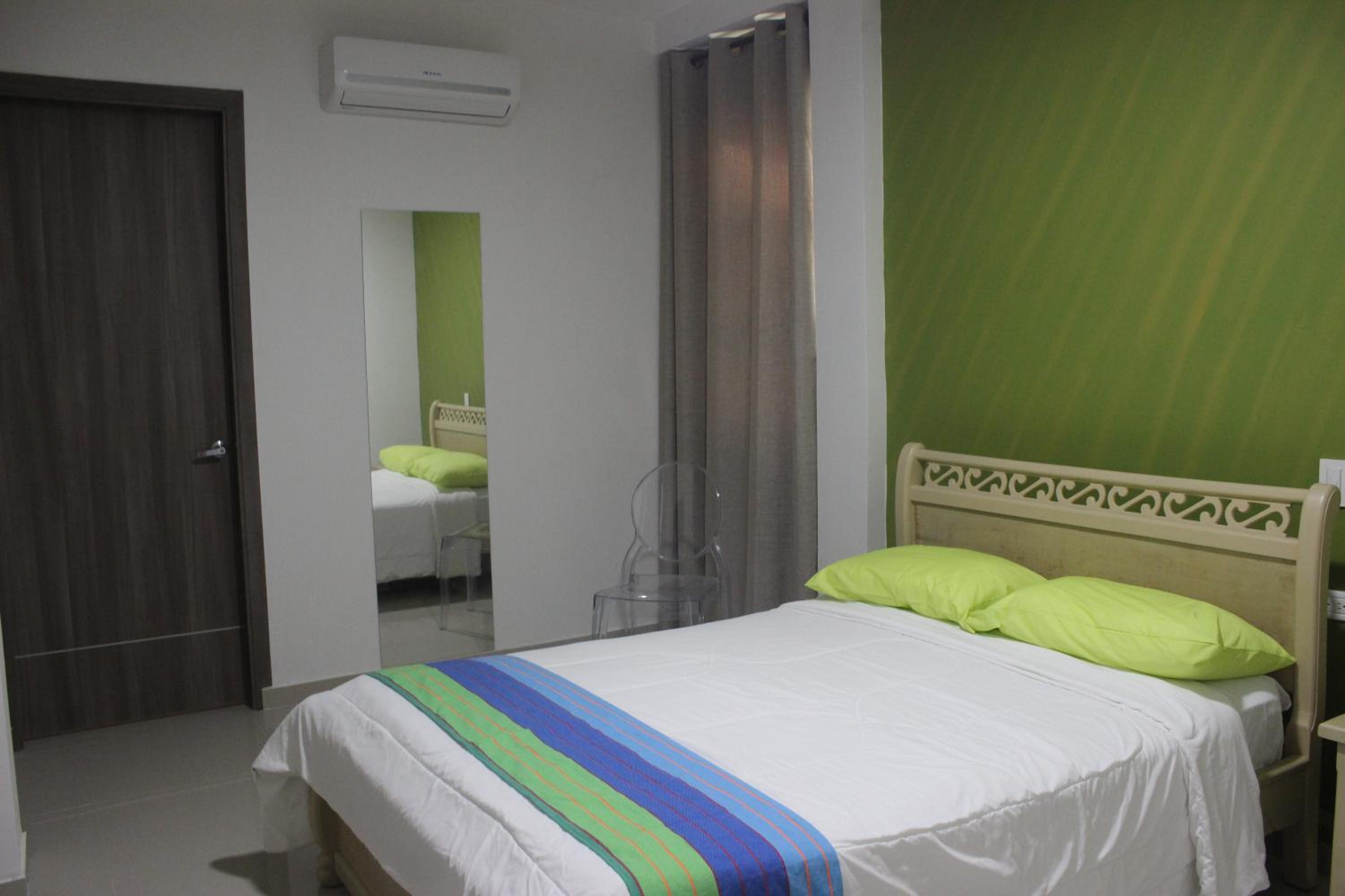 Queen Room with Spa Bath photo 3