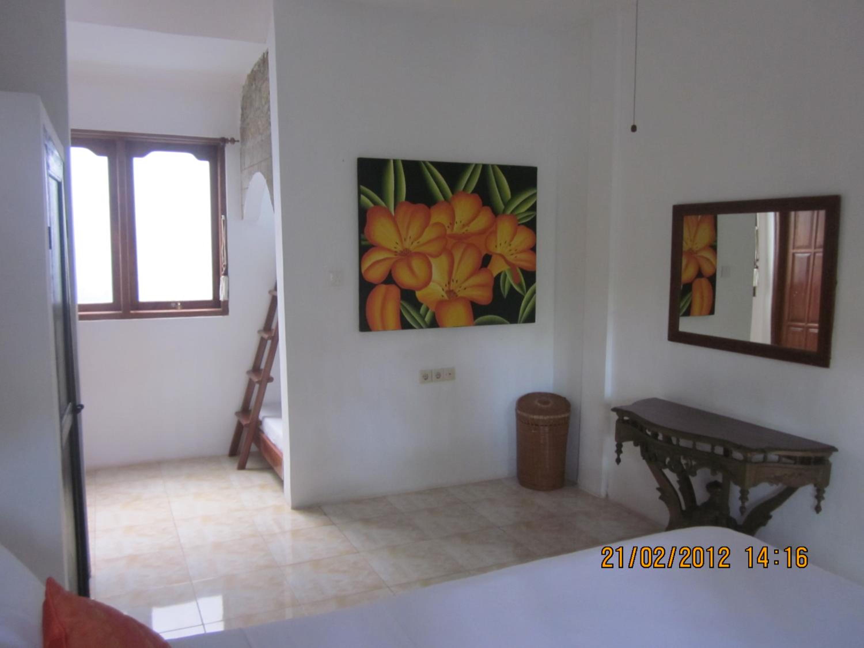 Apartment with Terrace - Photo 5