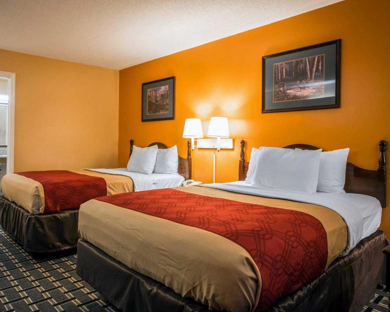 Double Room with Two Double Beds - Smoking - Photo 3