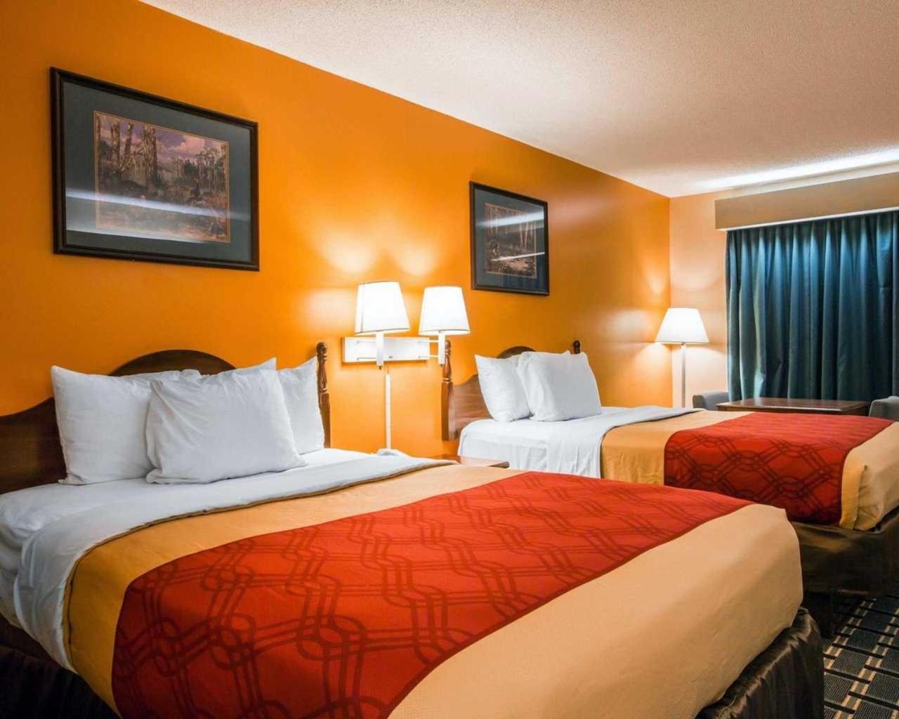 Double Room with Two Double Beds - Smoking - Photo 2