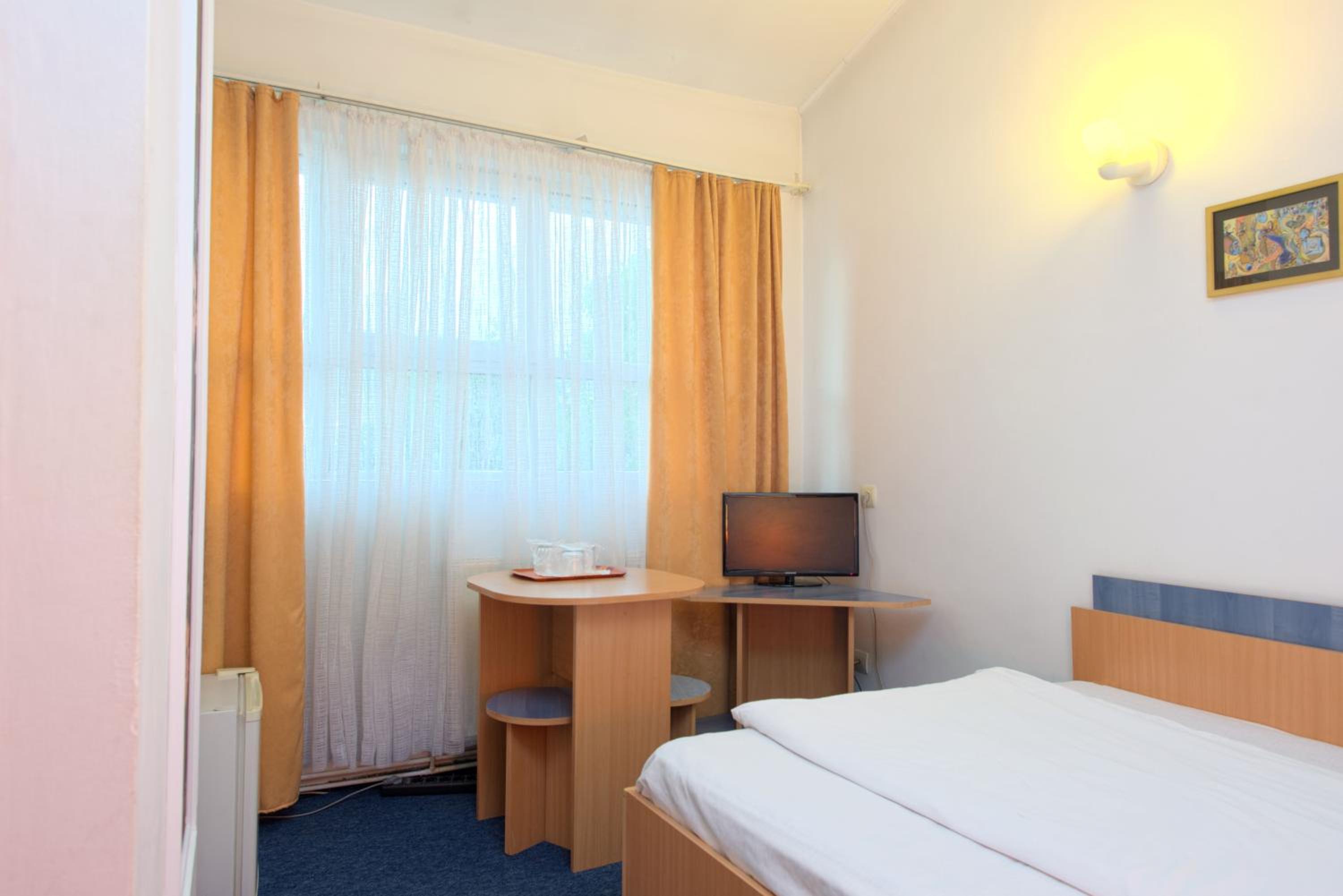 Standard Double Room - Photo 3