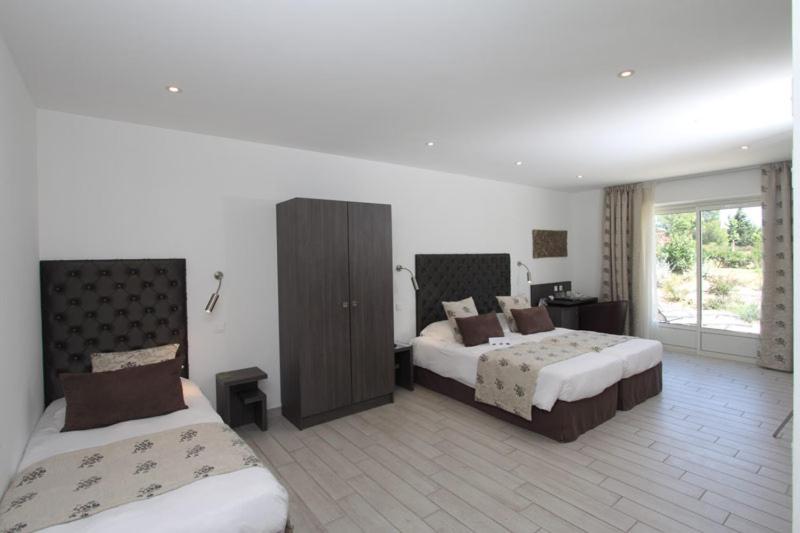 Deluxe Triple Room - Photo 5